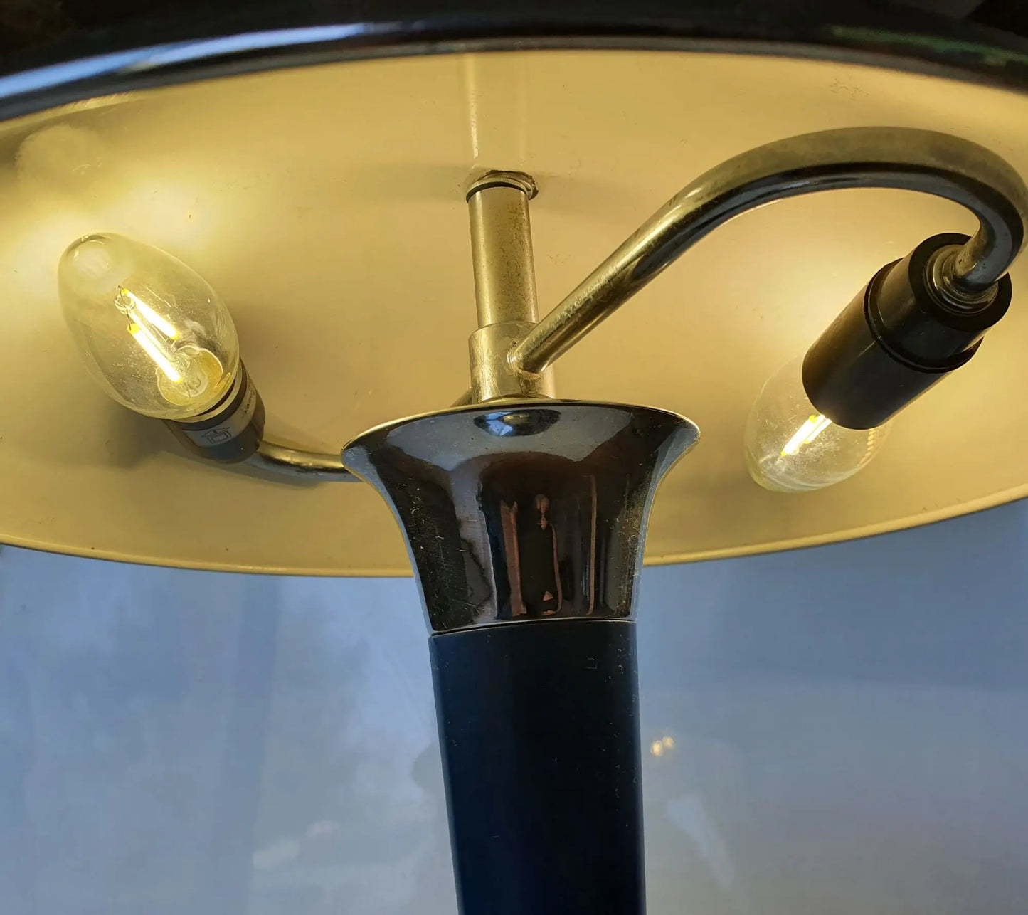 lampe-bureau-table-champignon-vintage-dessous-allumee