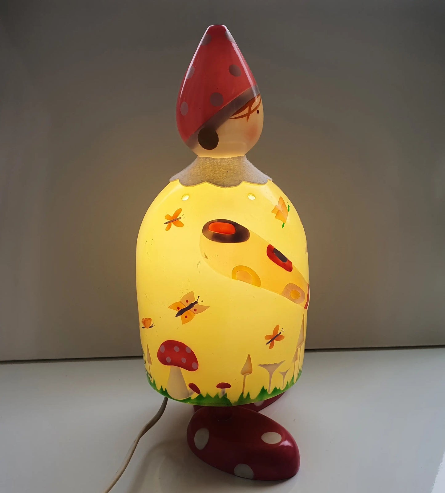 lampe-enfant-veilleuse-lutin-coté-allumee