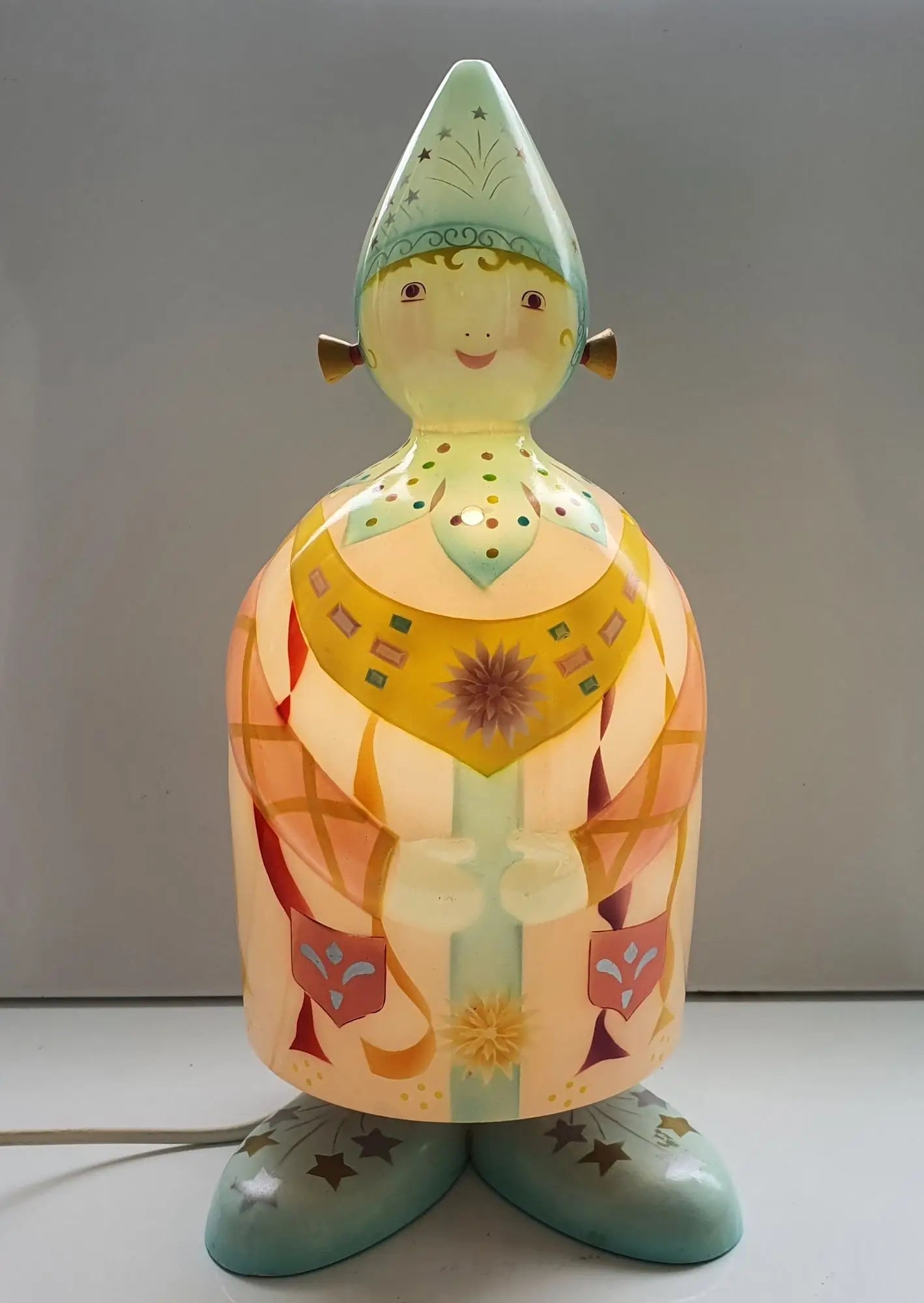 lampe-veilleuse-enfant-lutin-face-allumee
