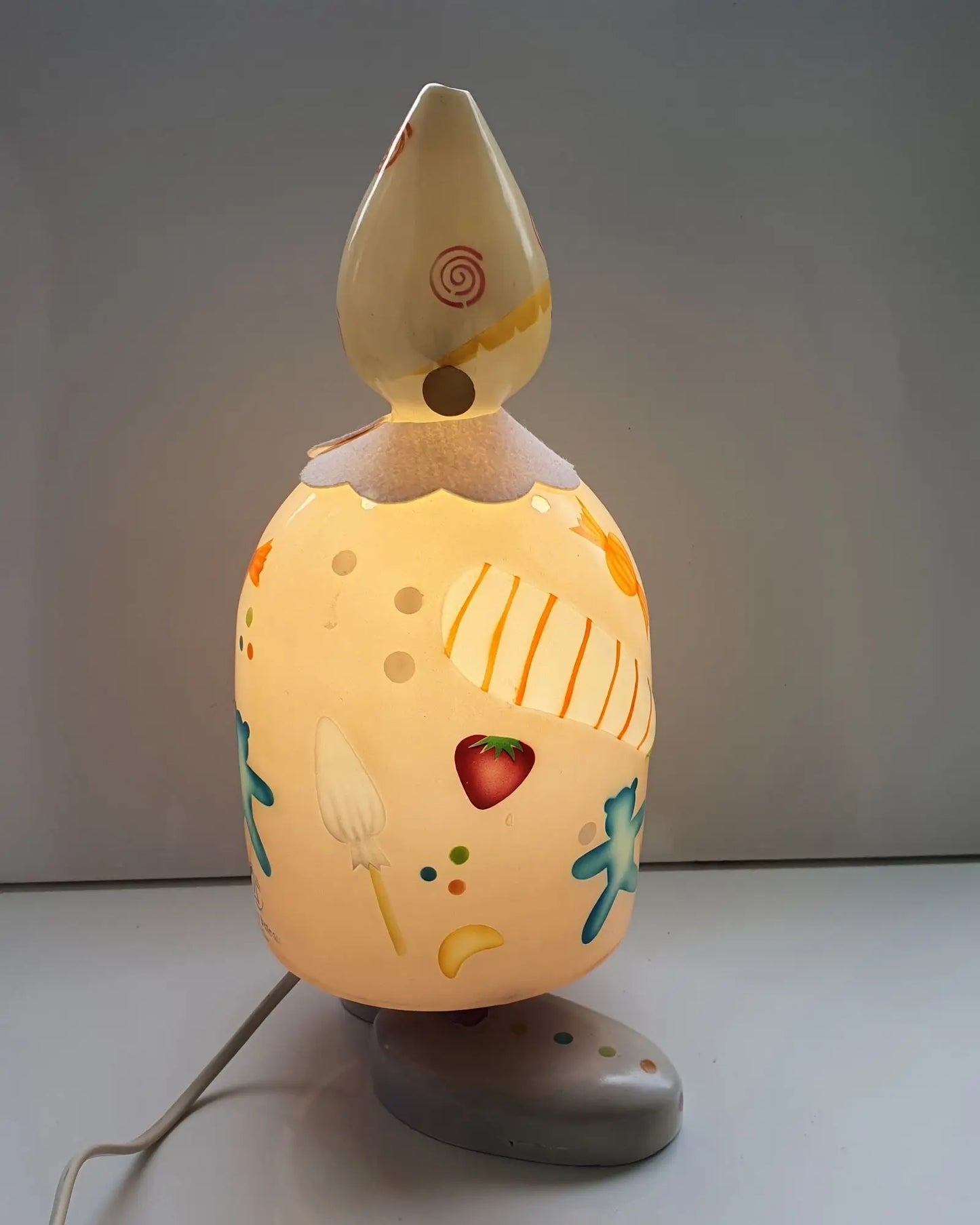 lampe-veilleuse-enfant-lutin-coté-allumee