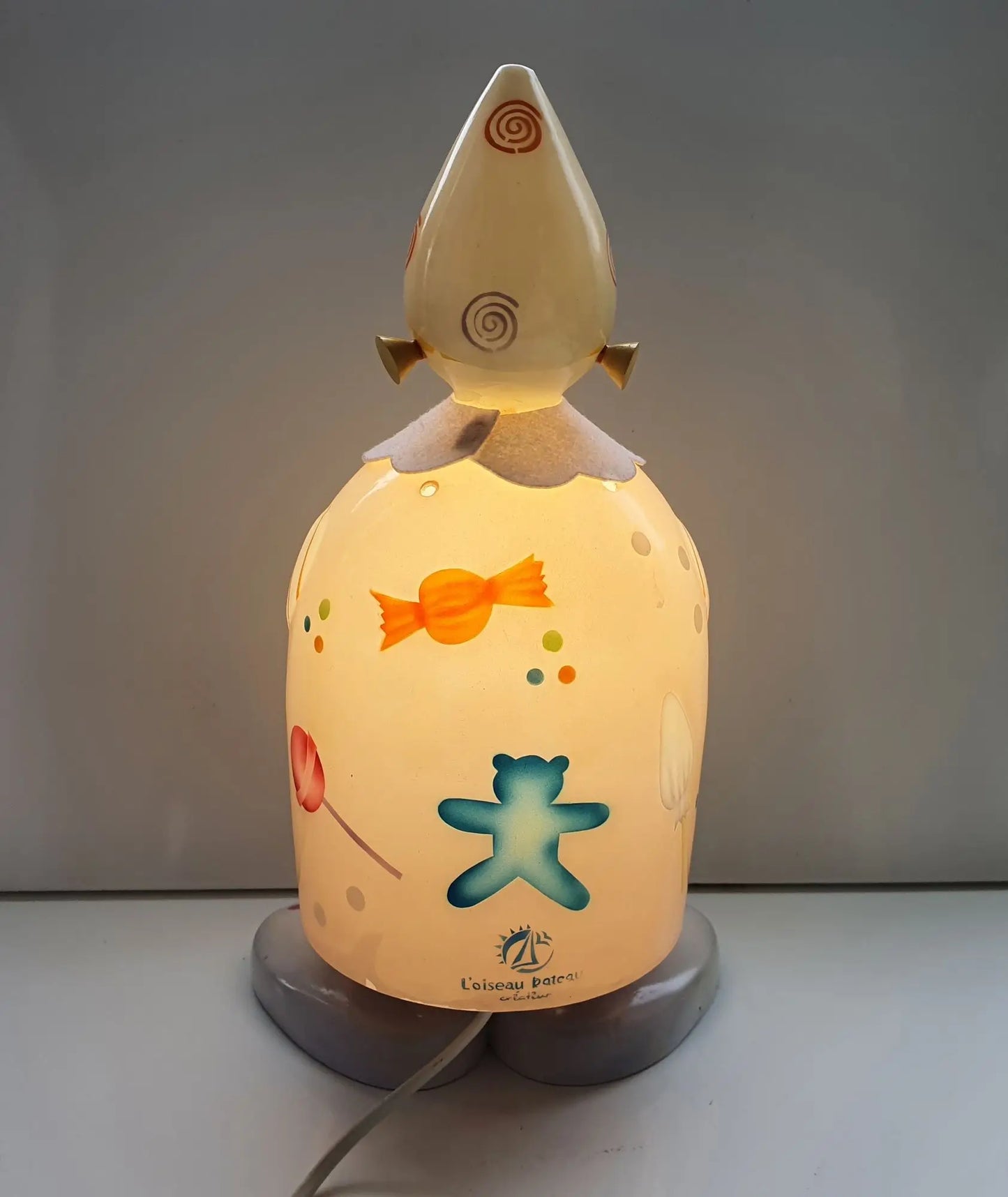lampe-veilleuse-enfant-lutin-arriere-allumee