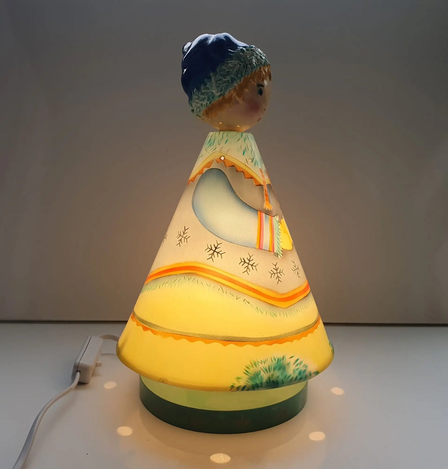 lampe-veilleuse-enfant-prince-inuit-cote-allumee