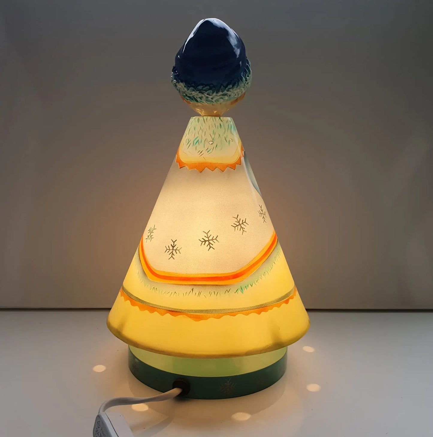 lampe-veilleuse-enfant-prince-inuit-arriere-allumee