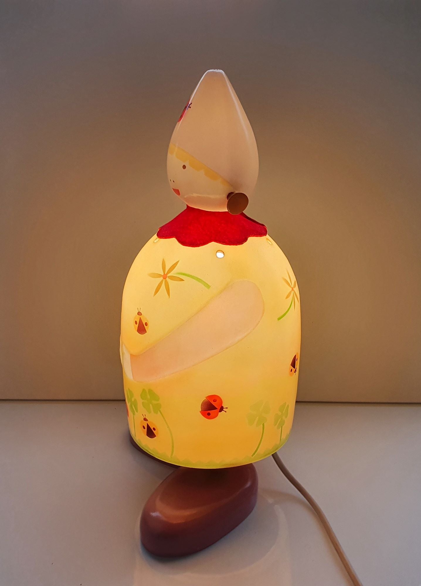 lampe-veilleuse-enfant-lutin-cote-allumee
