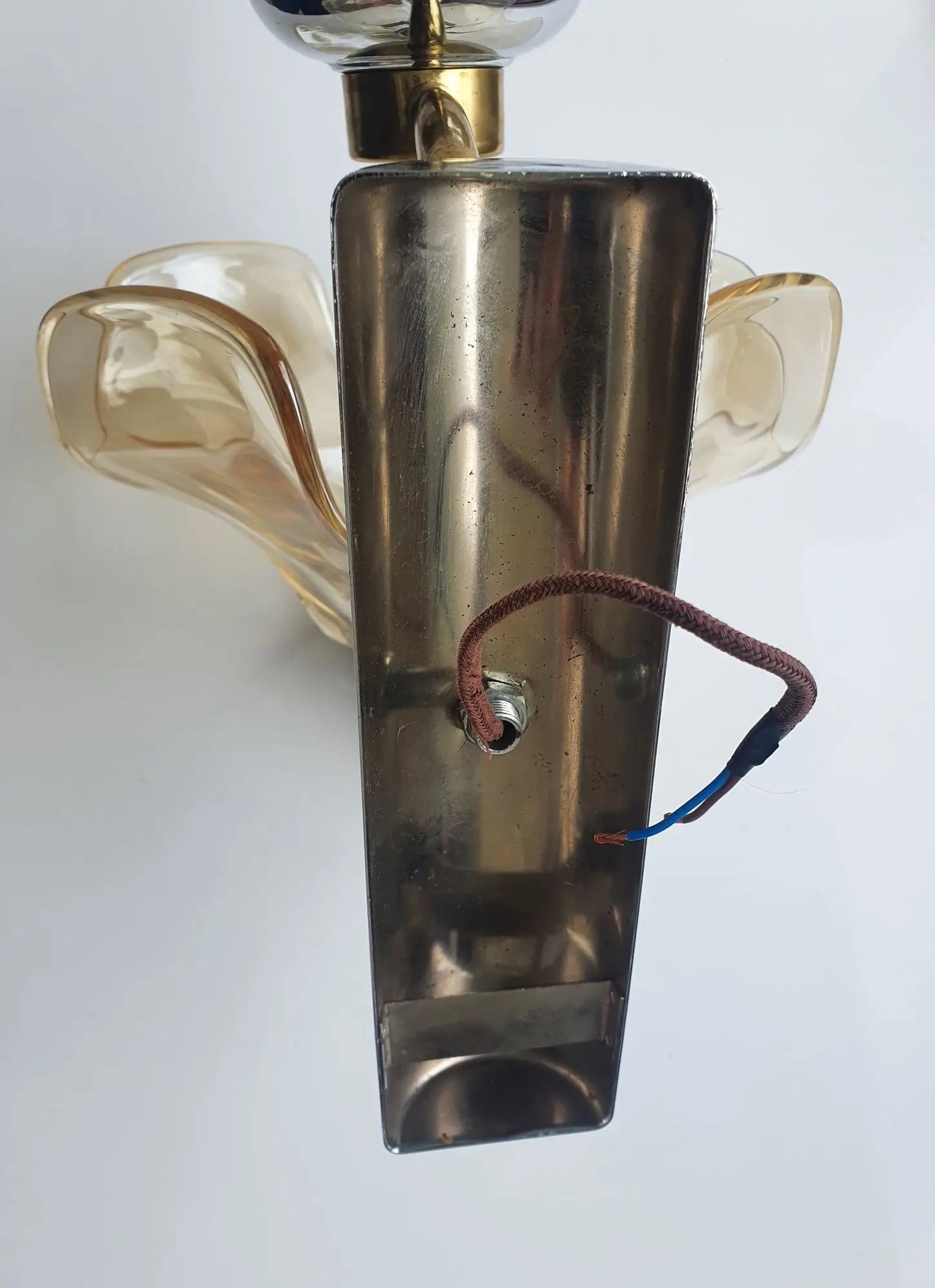 Paire d'appliques murales vintage grandes dorées chromées verres fumés
