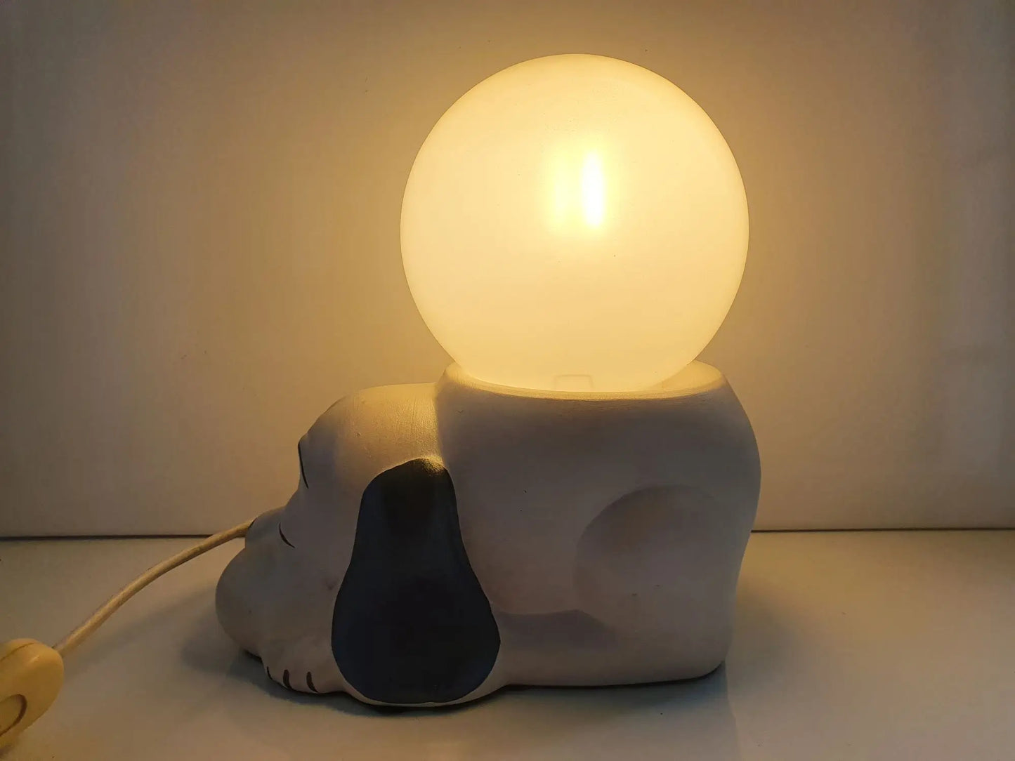 lampe-enfant-chien-allumee-cote