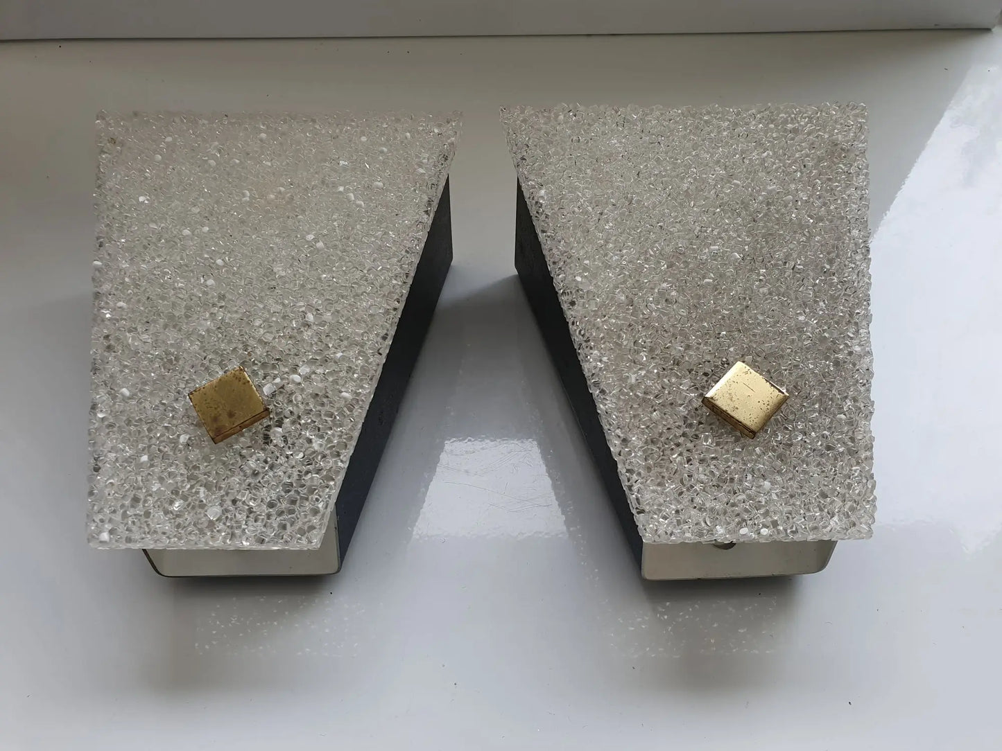 paire-appliques-anciennes-perspex-dessous