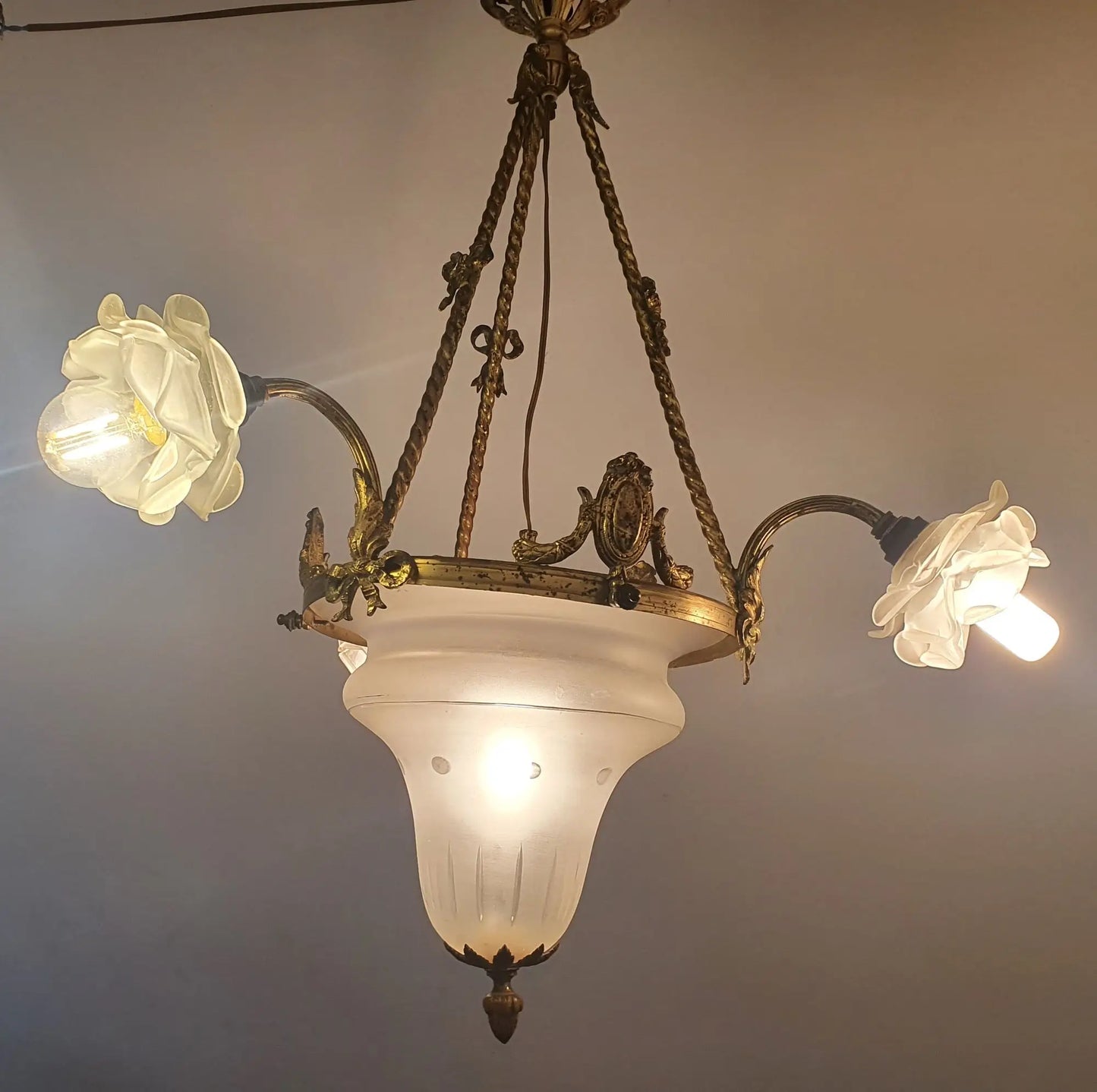 lustre-roses-vintage-grand-allume