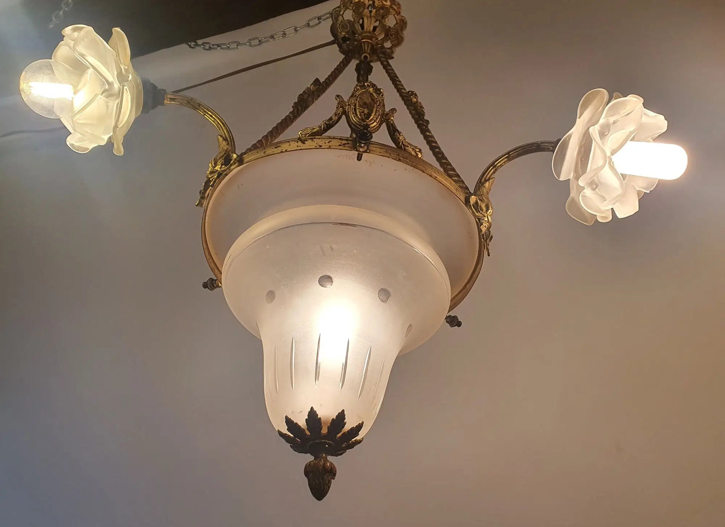 lustre-roses-vintage-grand-allume
