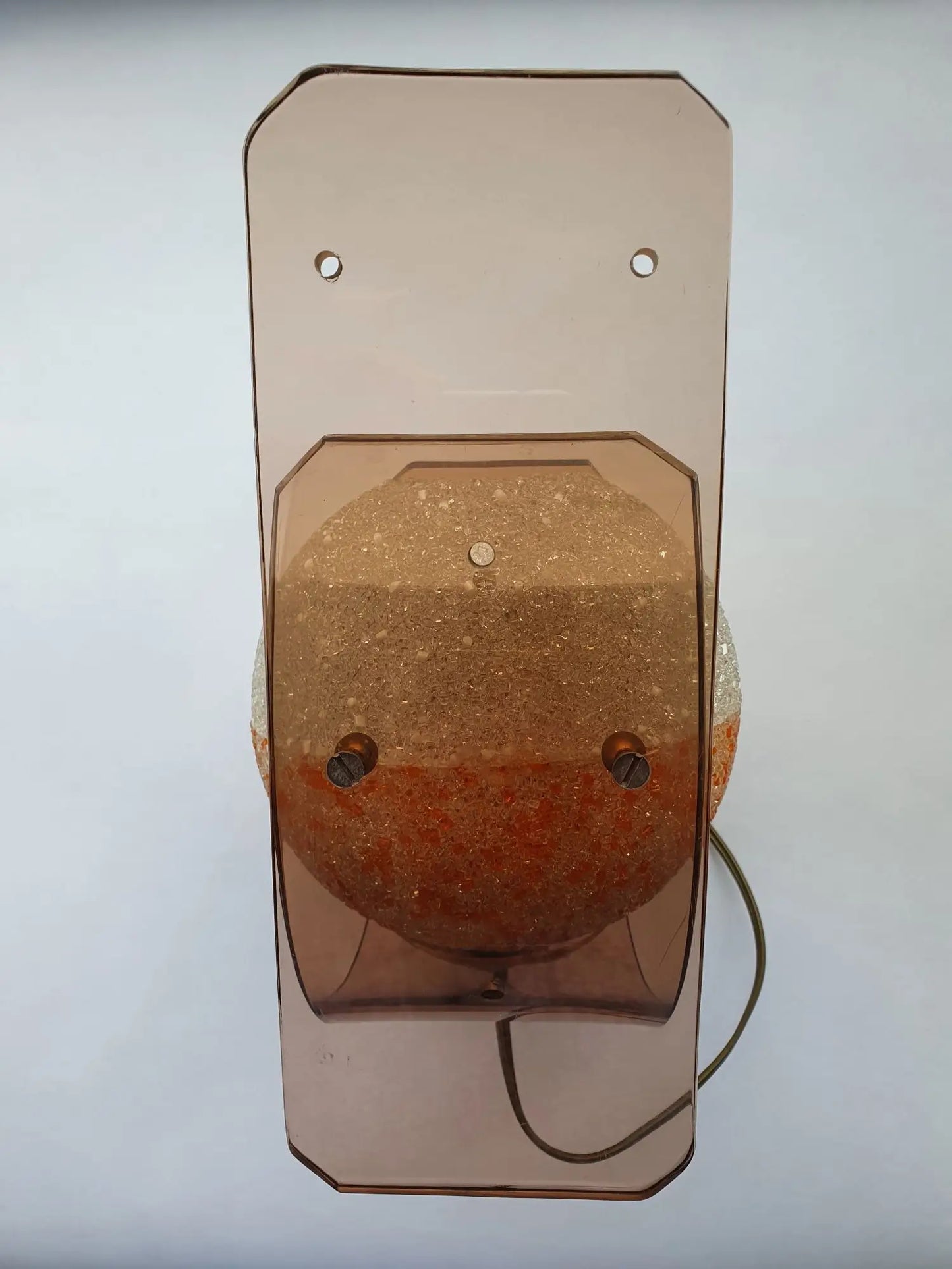applique-moderne-orange-perspex-dessous