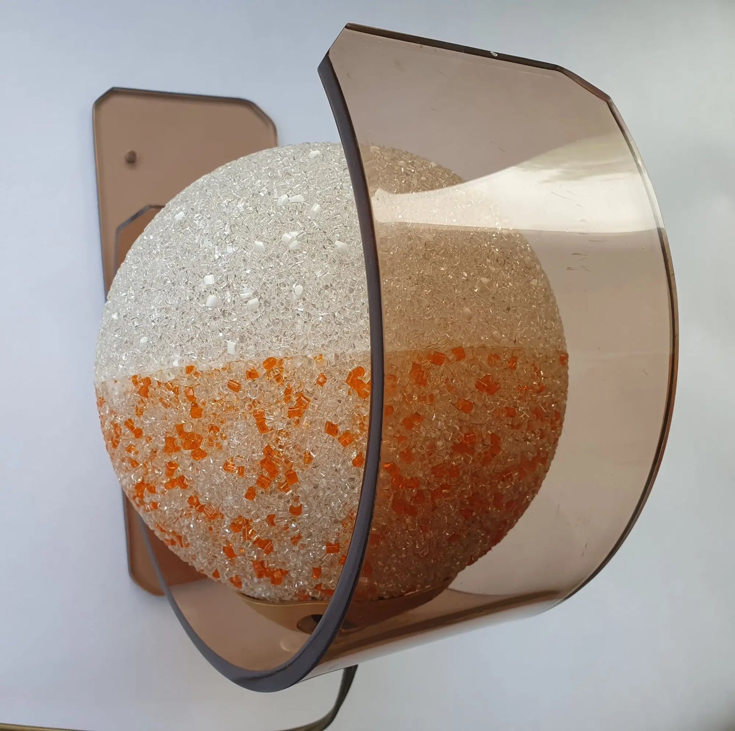 applique-moderne-orange-perspex