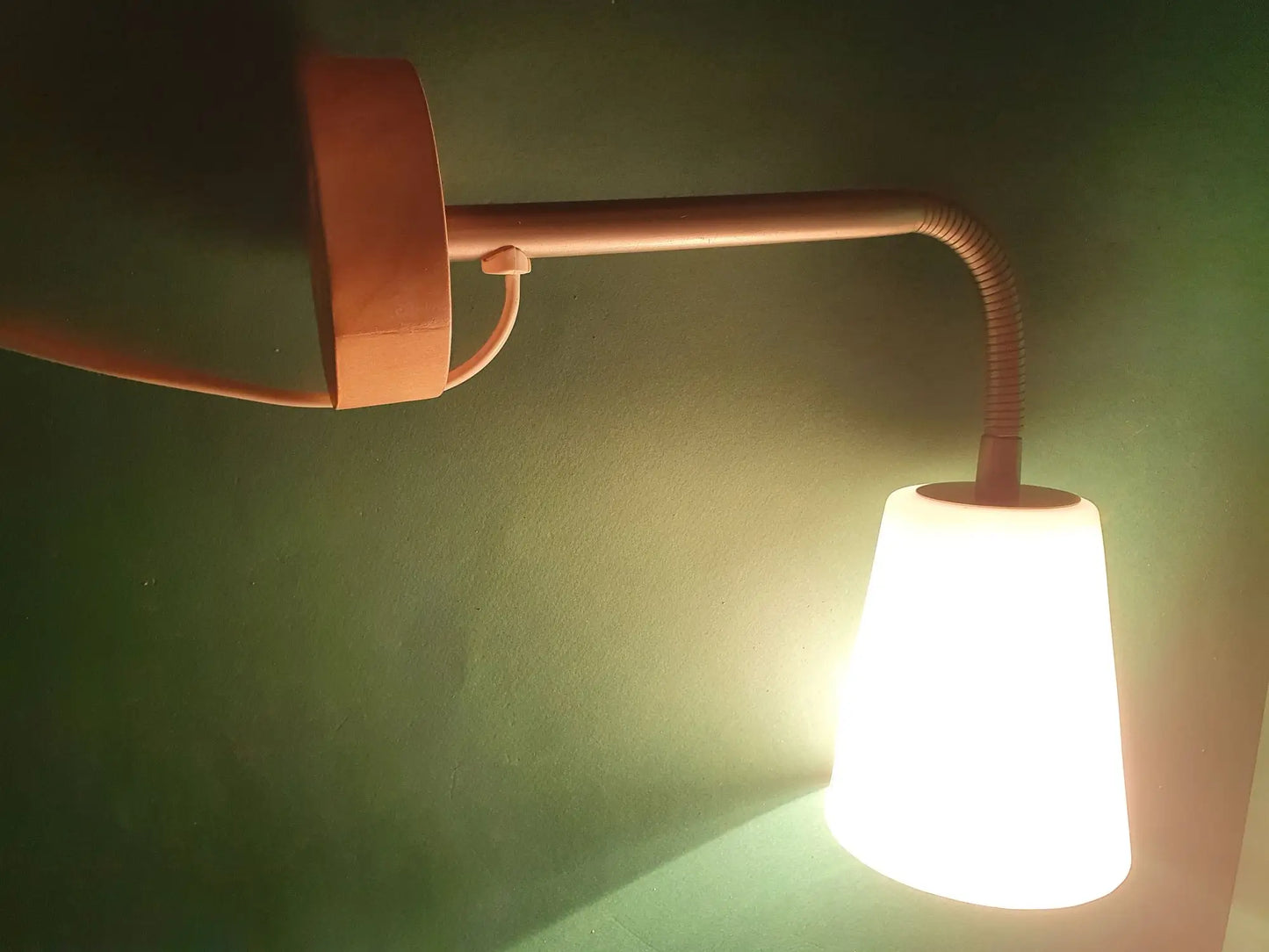 Ancienne-applique-murale-Ikea-vintage-allumee-3