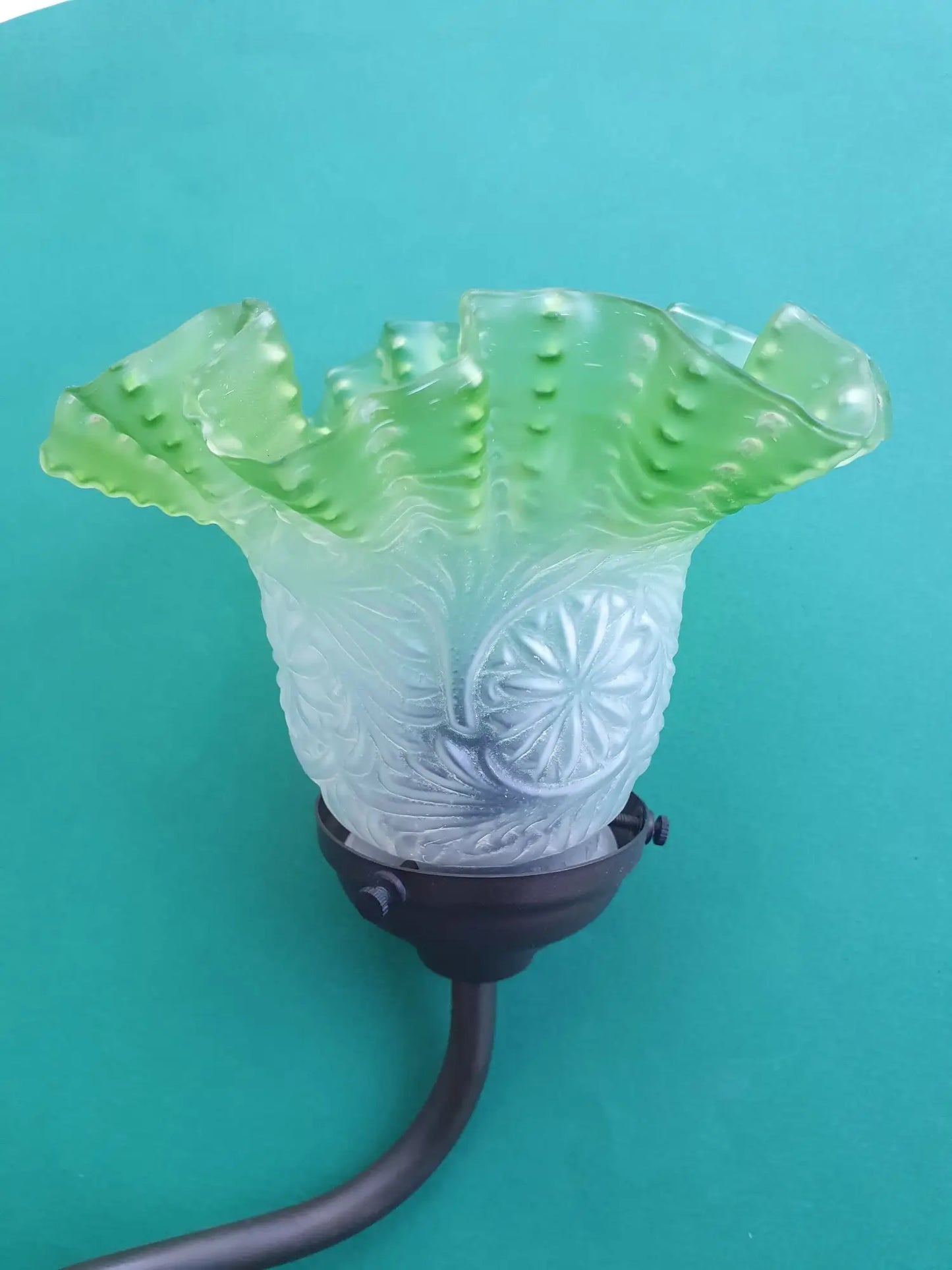 Applique-murale-ancienne-laiton-verre-moule-art-deco-globe