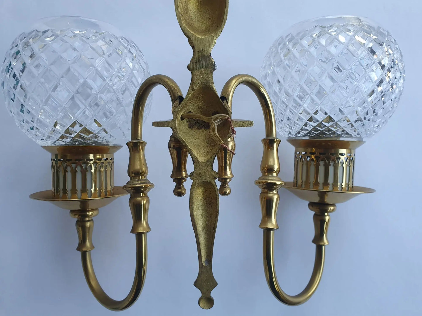Two-light wall light golden with antique crystal globes