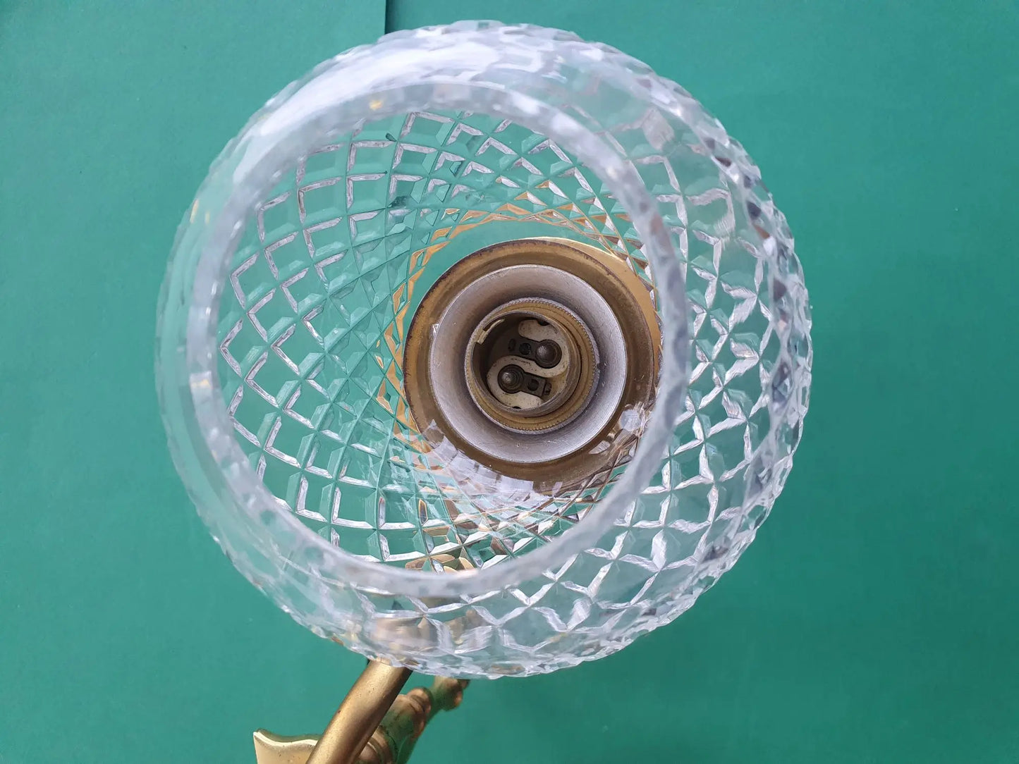 Two-light wall light golden with antique crystal globes
