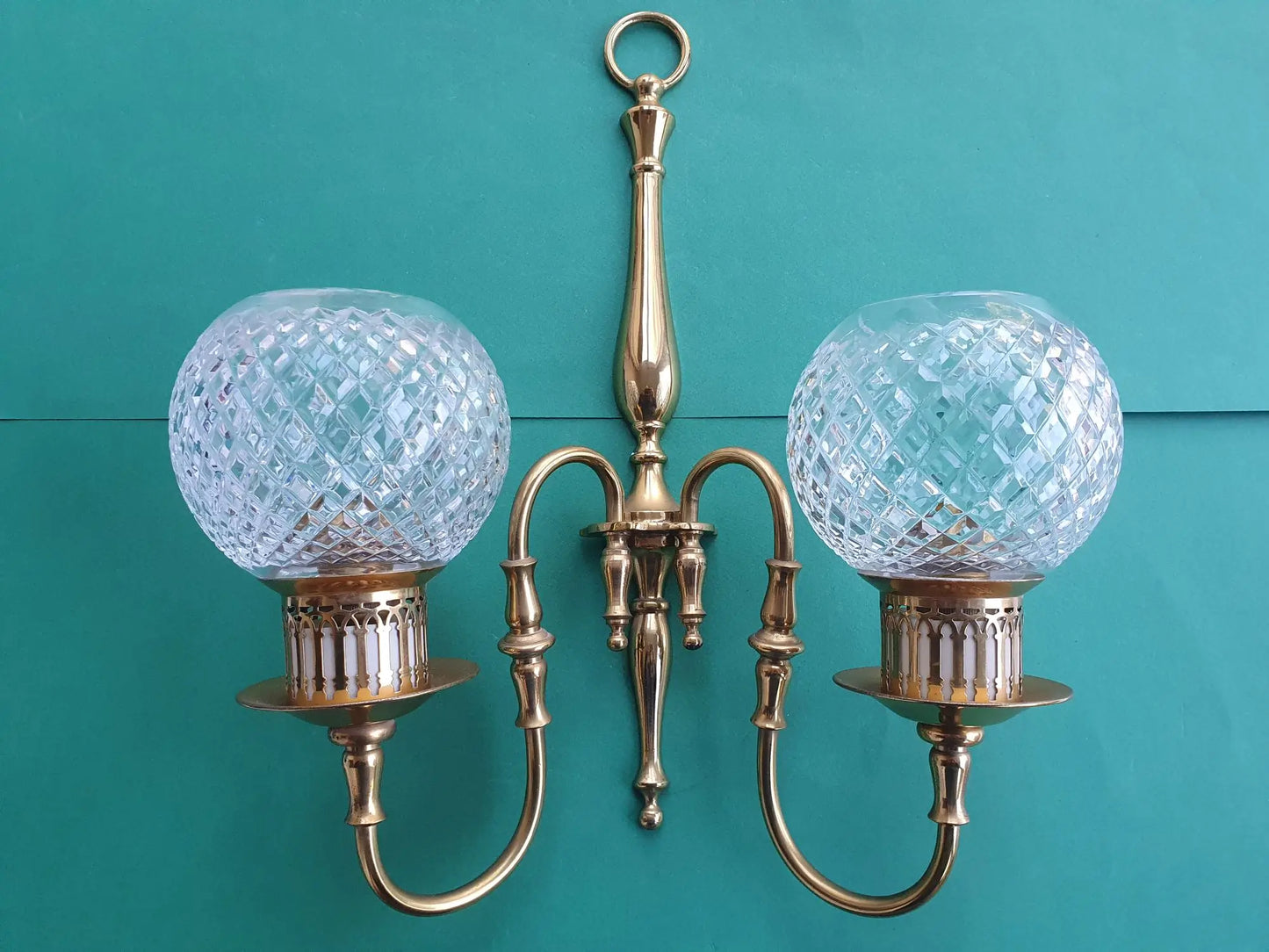 Two-light wall light golden with antique crystal globes