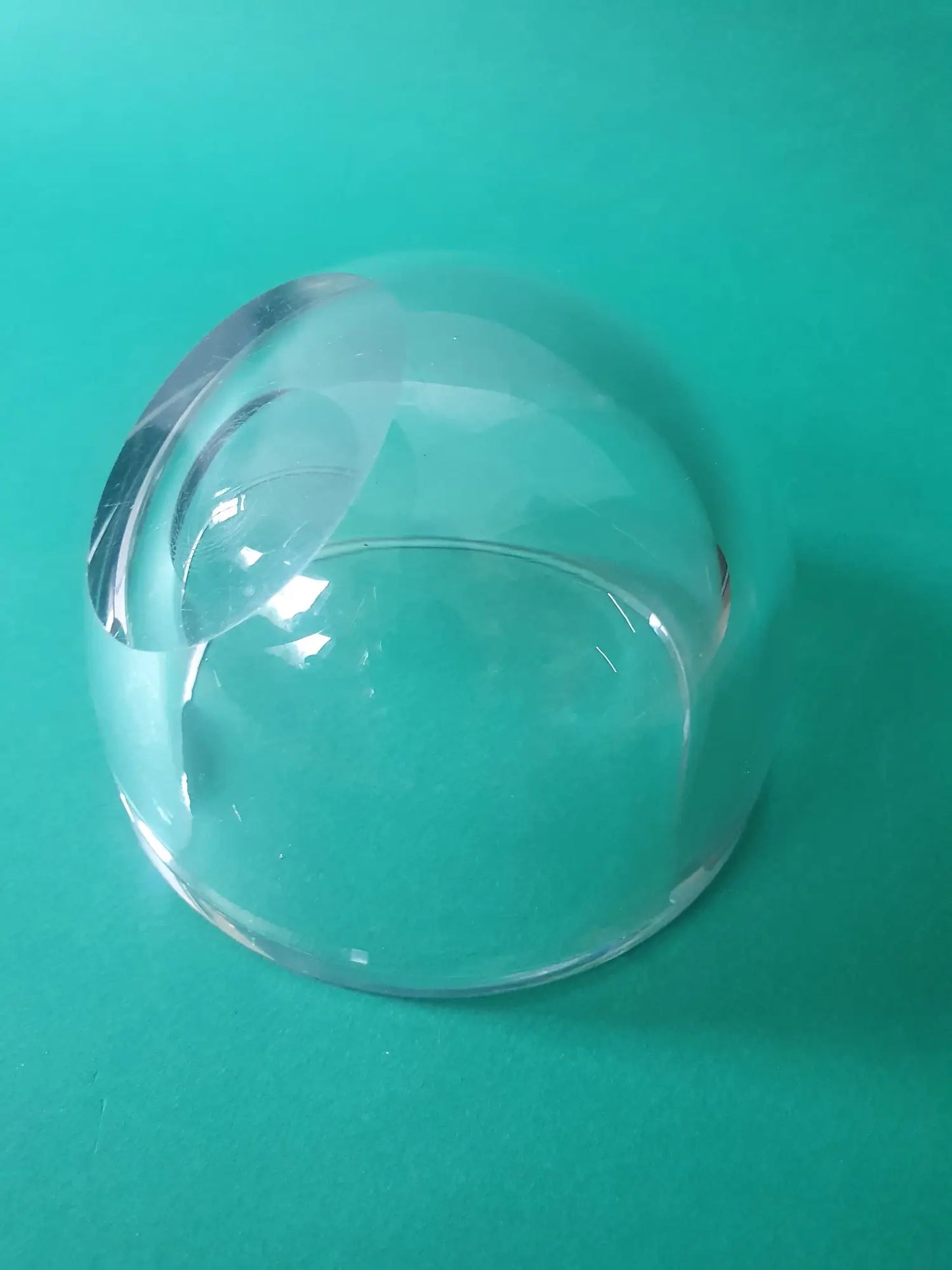 Cendrier-demi-sphere-verre-ancien-vintage-dessous