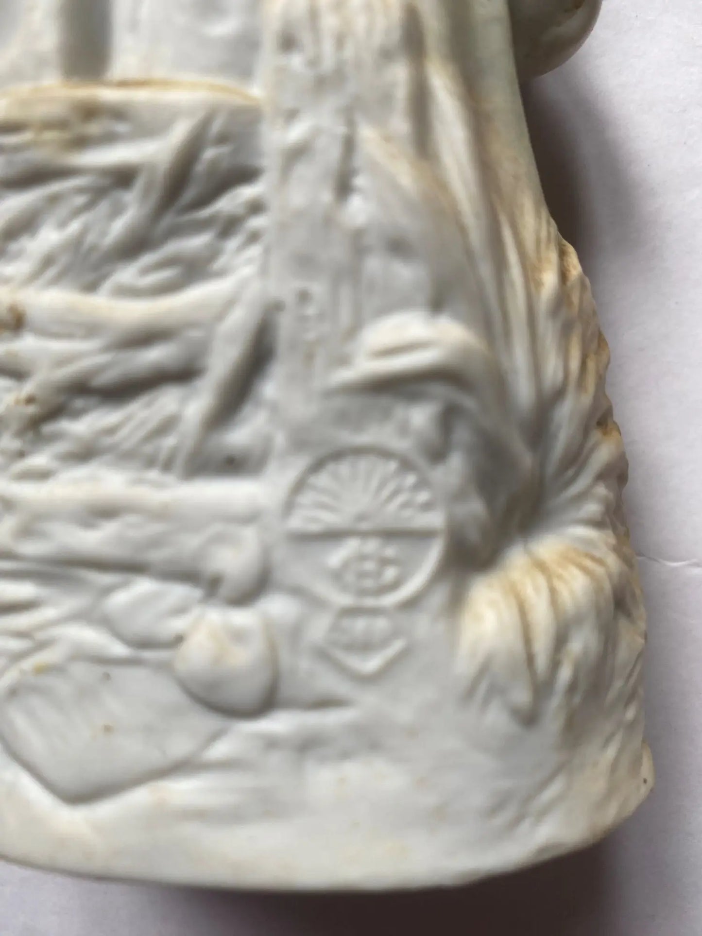 Figurine-biscuit-porcelaine-Heubach-Gebruder-XIX-eme-signature