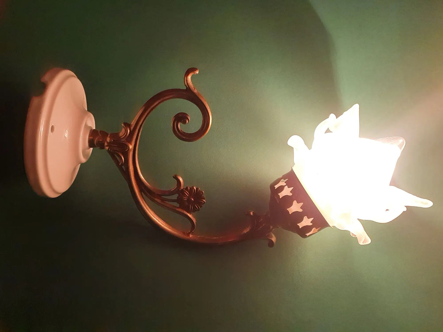 Paire-appliques-murales-Art-Deco-rose-annees-50-vintage-France-allumees-2