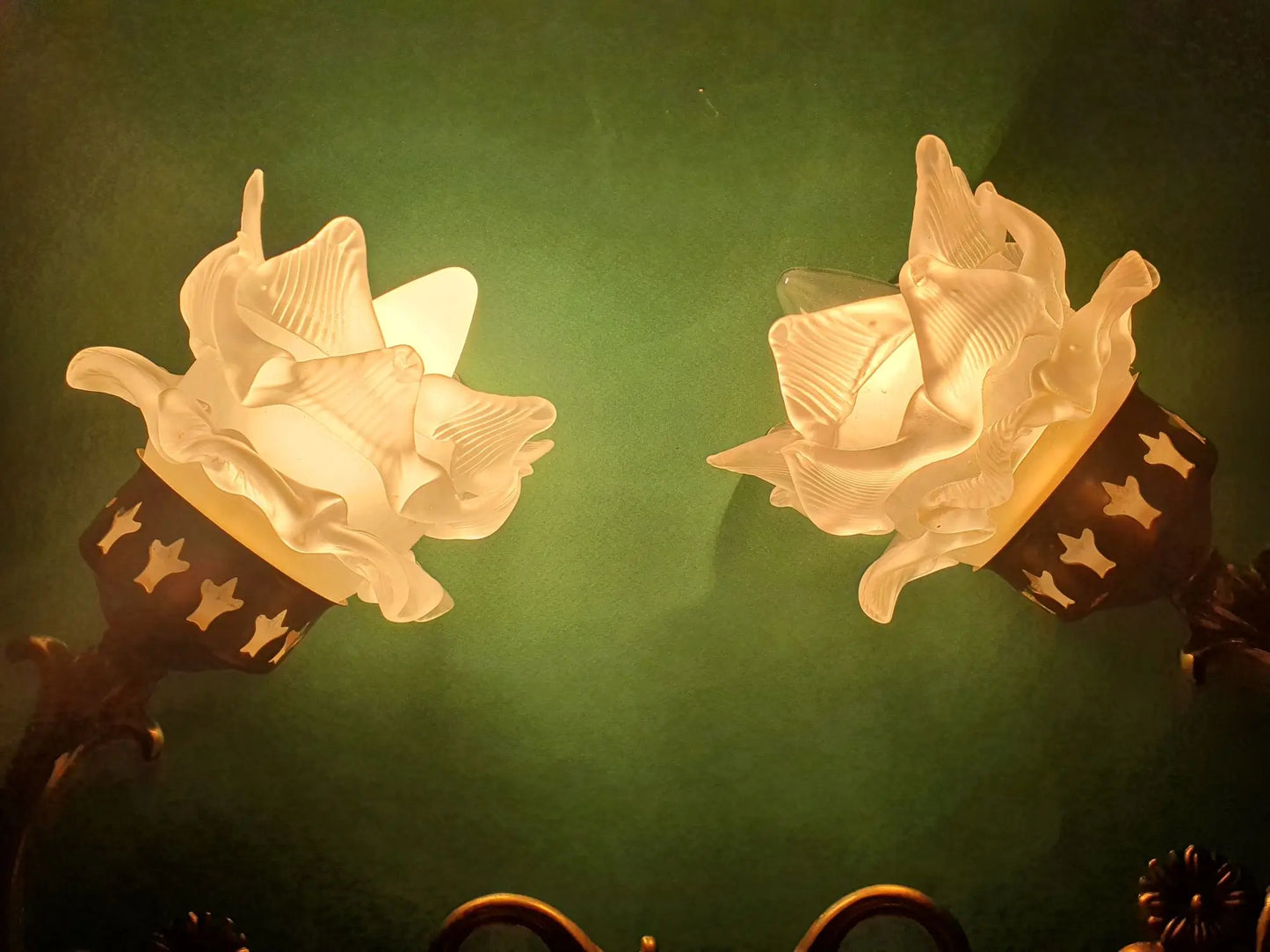 Paire-appliques-murales-Art-Deco-rose-annees-50-vintage-France-allumees-3