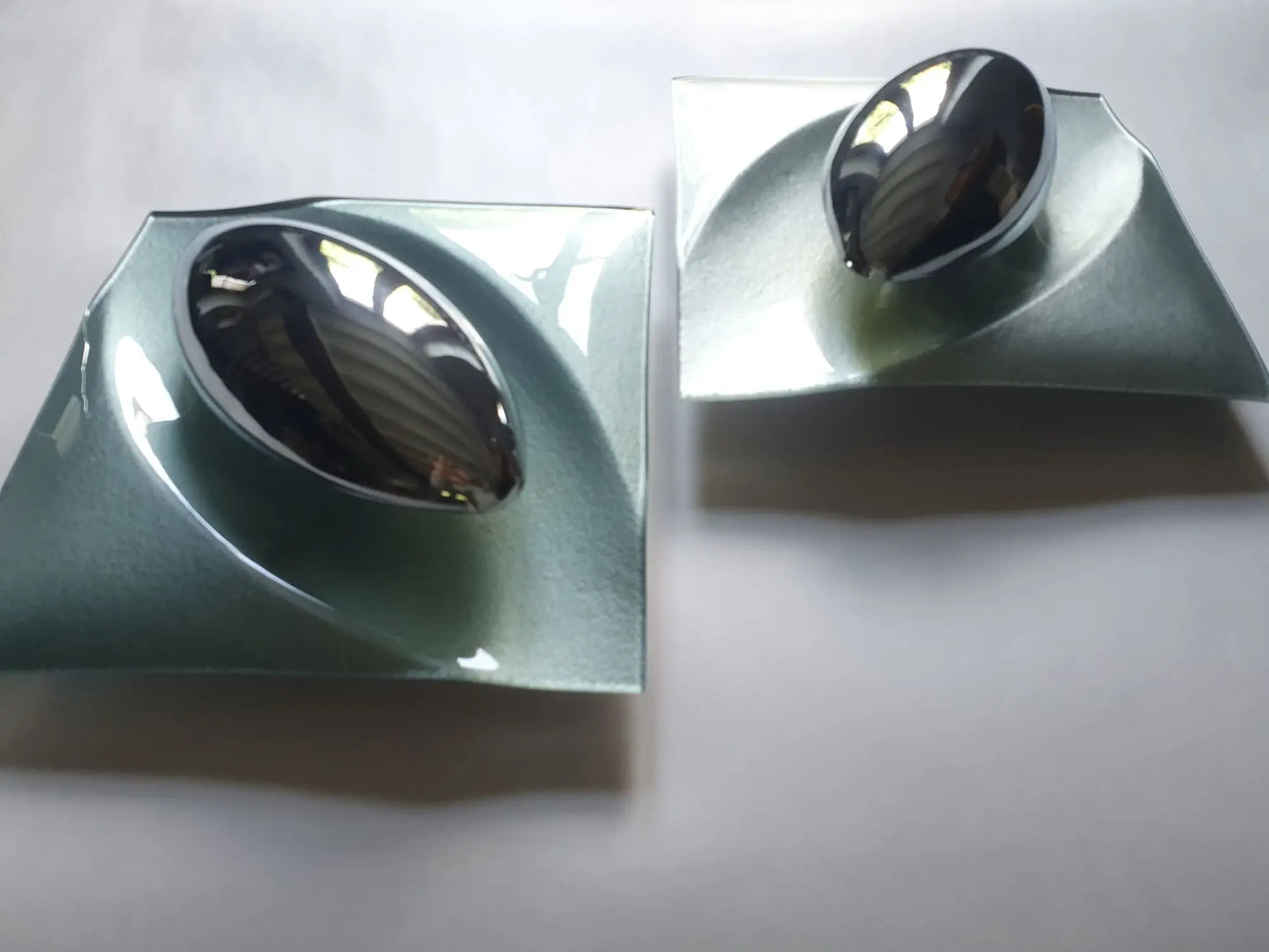 Paire-appliques-murales-UFO-futuristes-cote