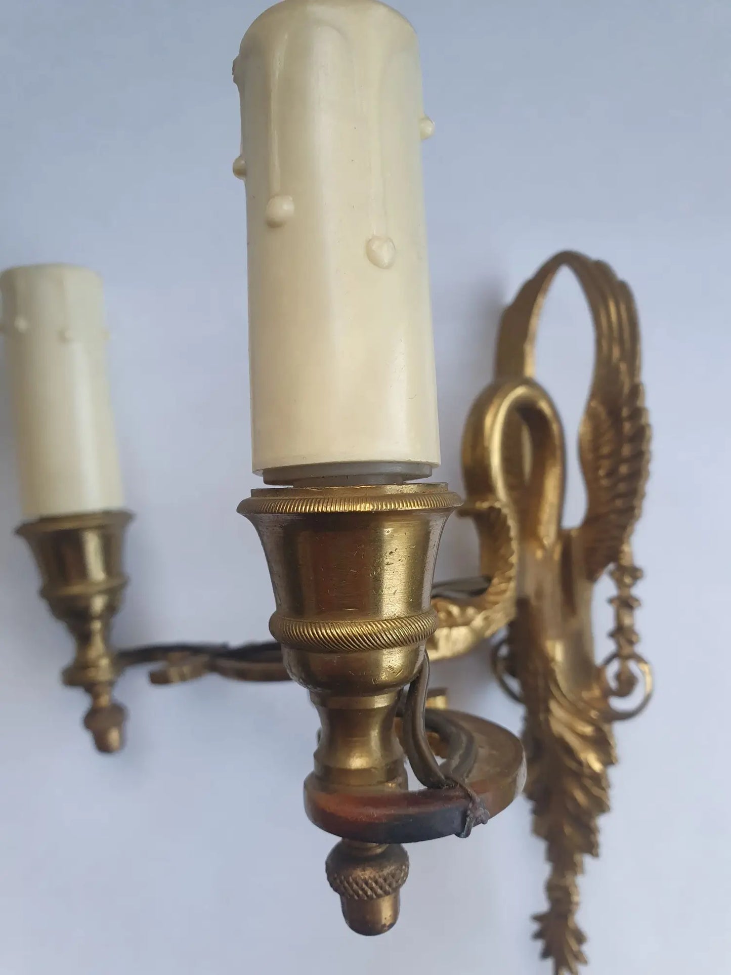 Paire-appliques-murales-bougeoirs-Empire-bronze-detail-2