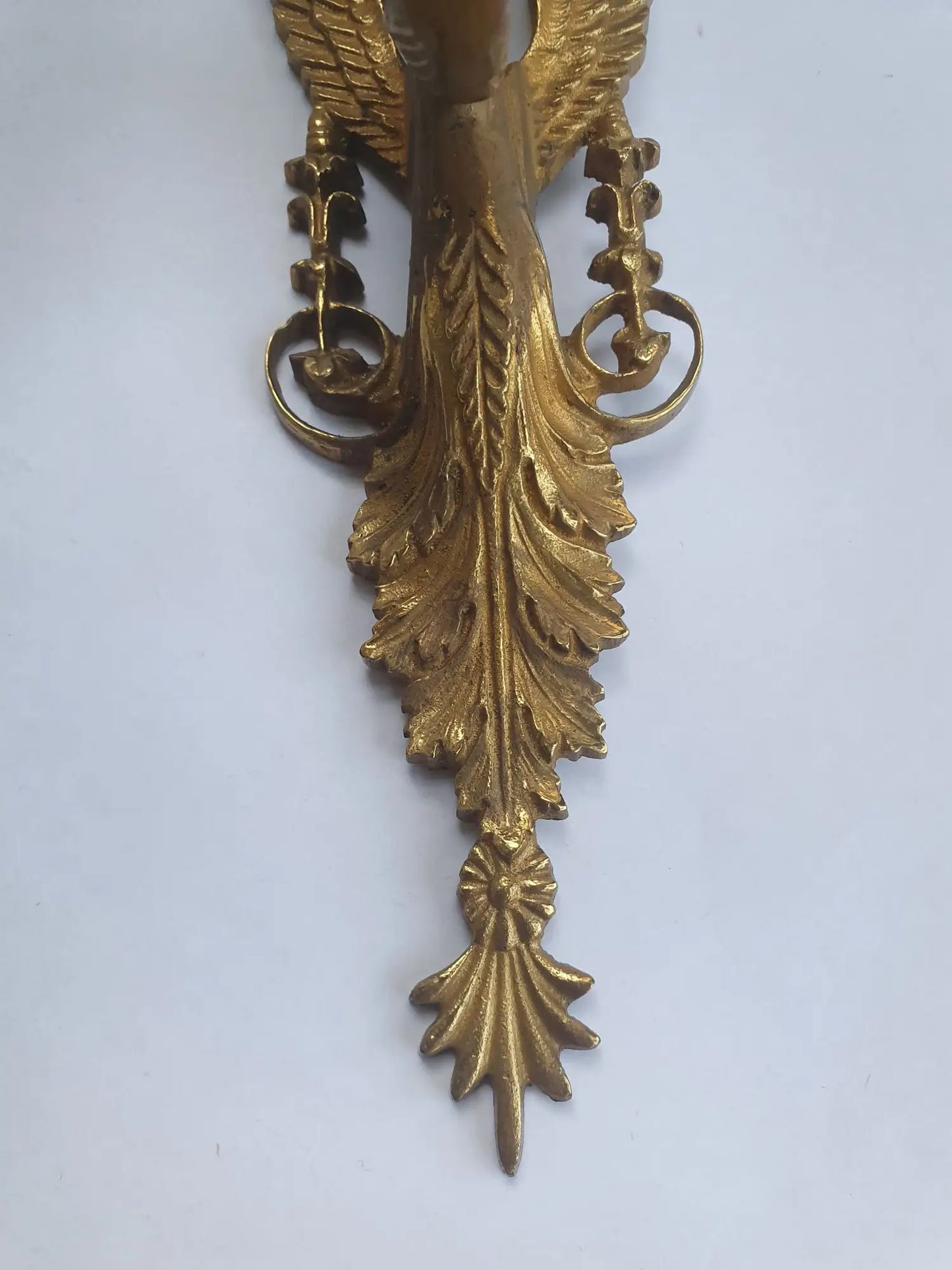 Paire-appliques-murales-bougeoirs-Empire-bronze-detail-4