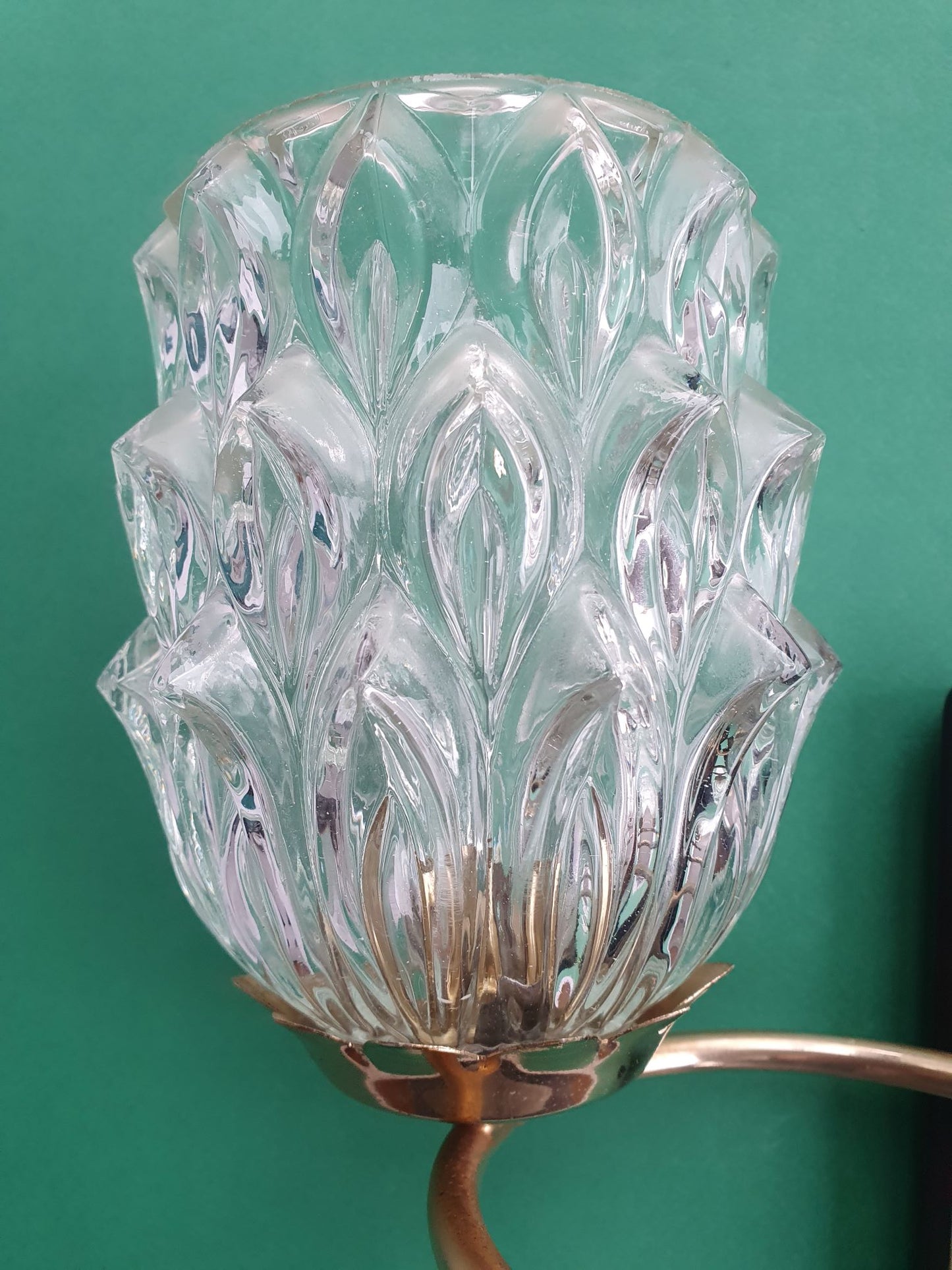 Paire-appliques-murales-dorees-annees-50-globe