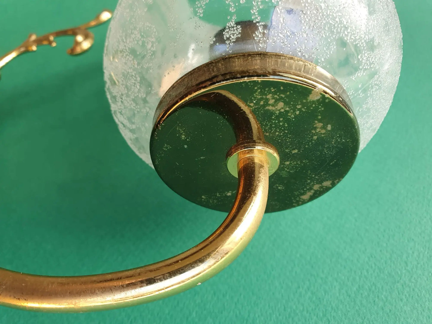 Paire-appliques-murales-dorees-vintage-detail-5