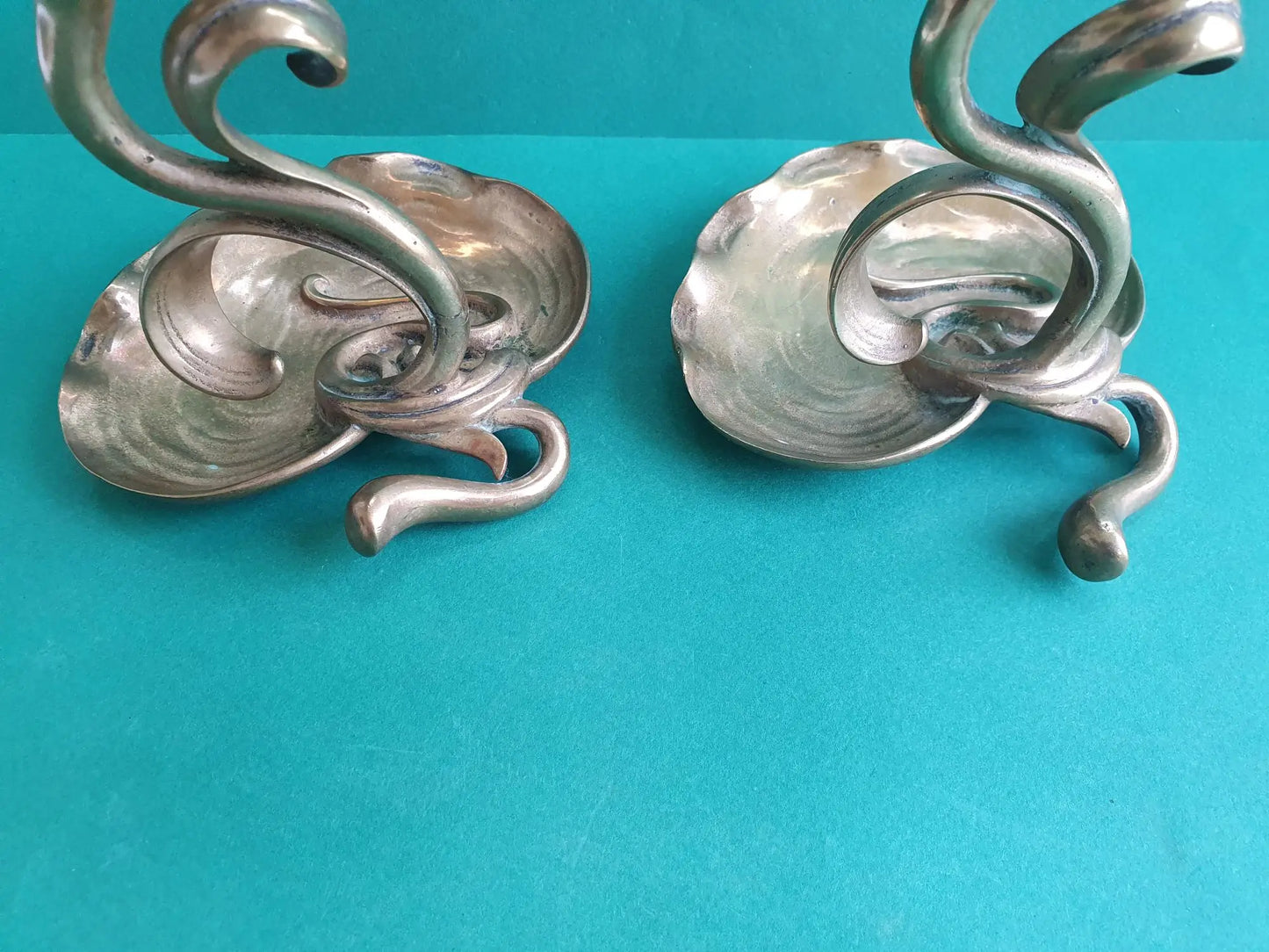 Paire-bougeoirs-art-nouveau-detail-1