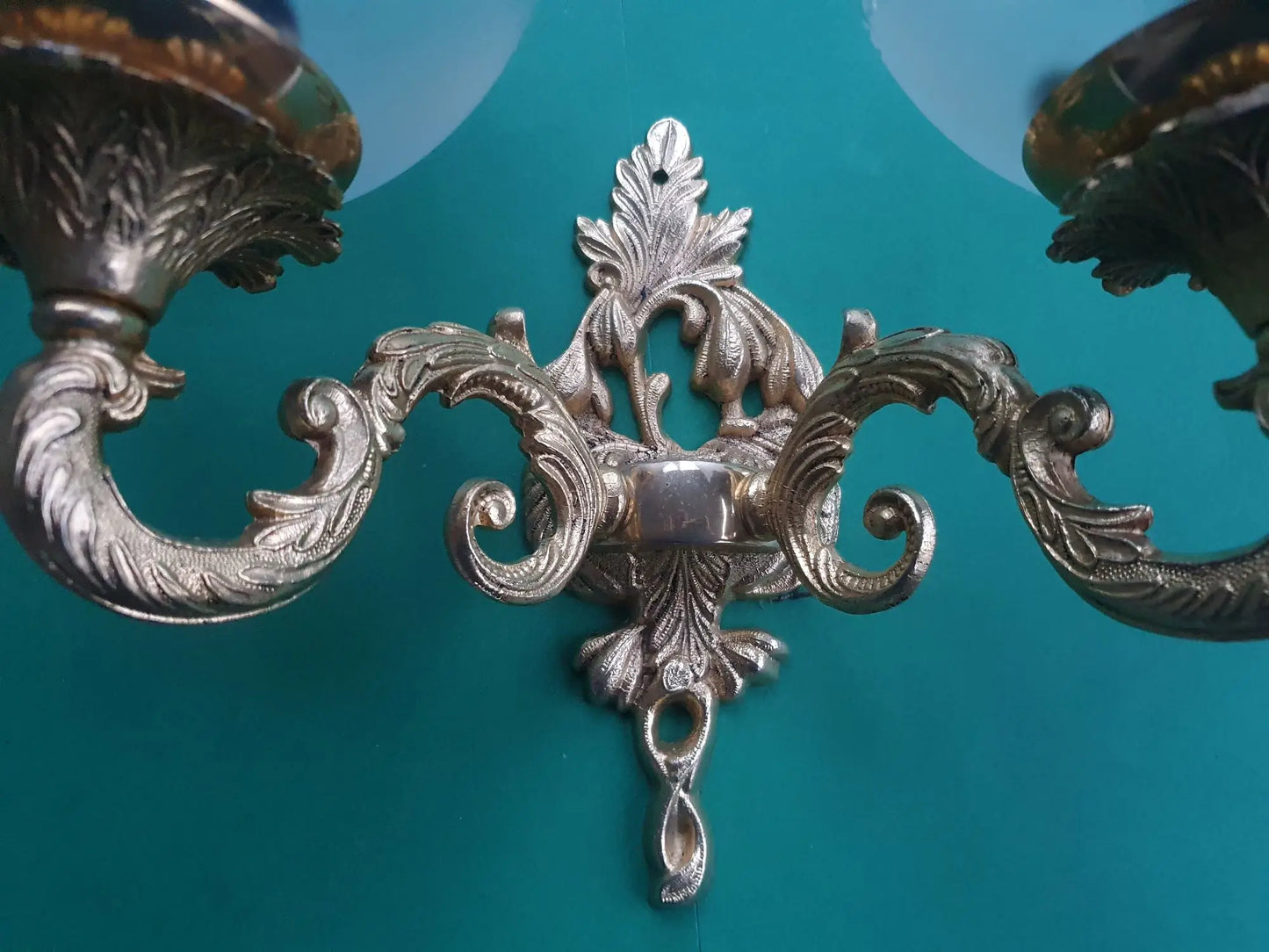 Paire-grandes-apliques-murales-double-lumieres-laiton-verre-vintage-detail-1