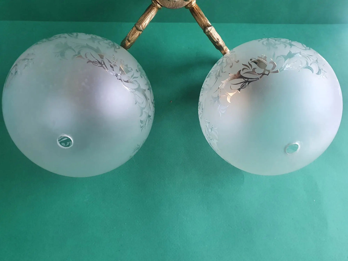 Paire-grandes-apliques-murales-double-lumieres-laiton-verre-vintage-globes