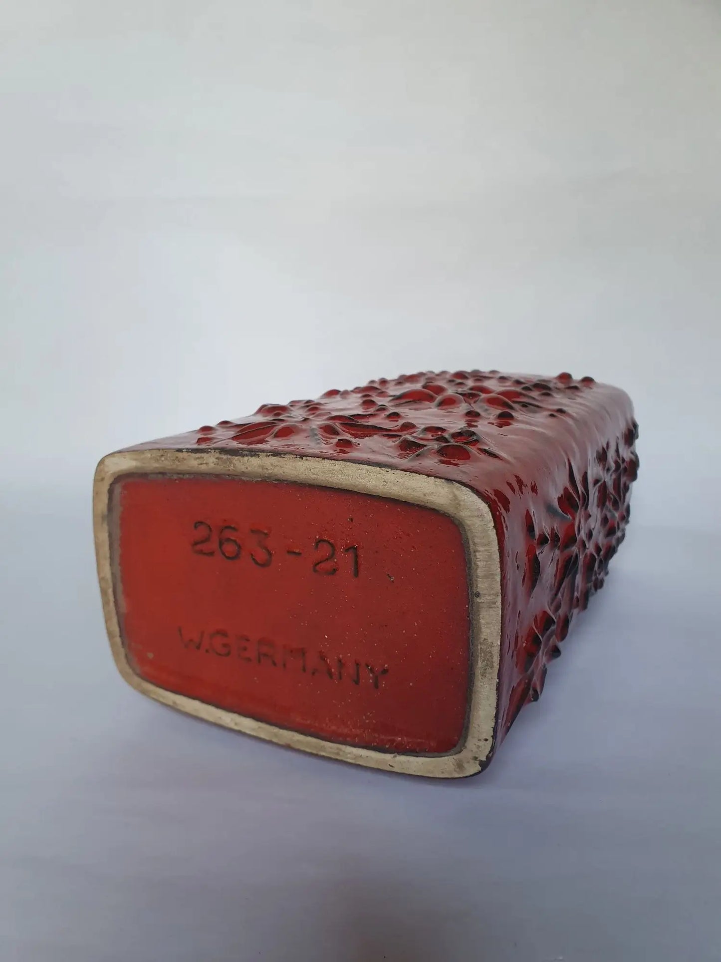 Vase-ceramique-rouge-Scheurich-Allemagne-annees-70-dessous-2