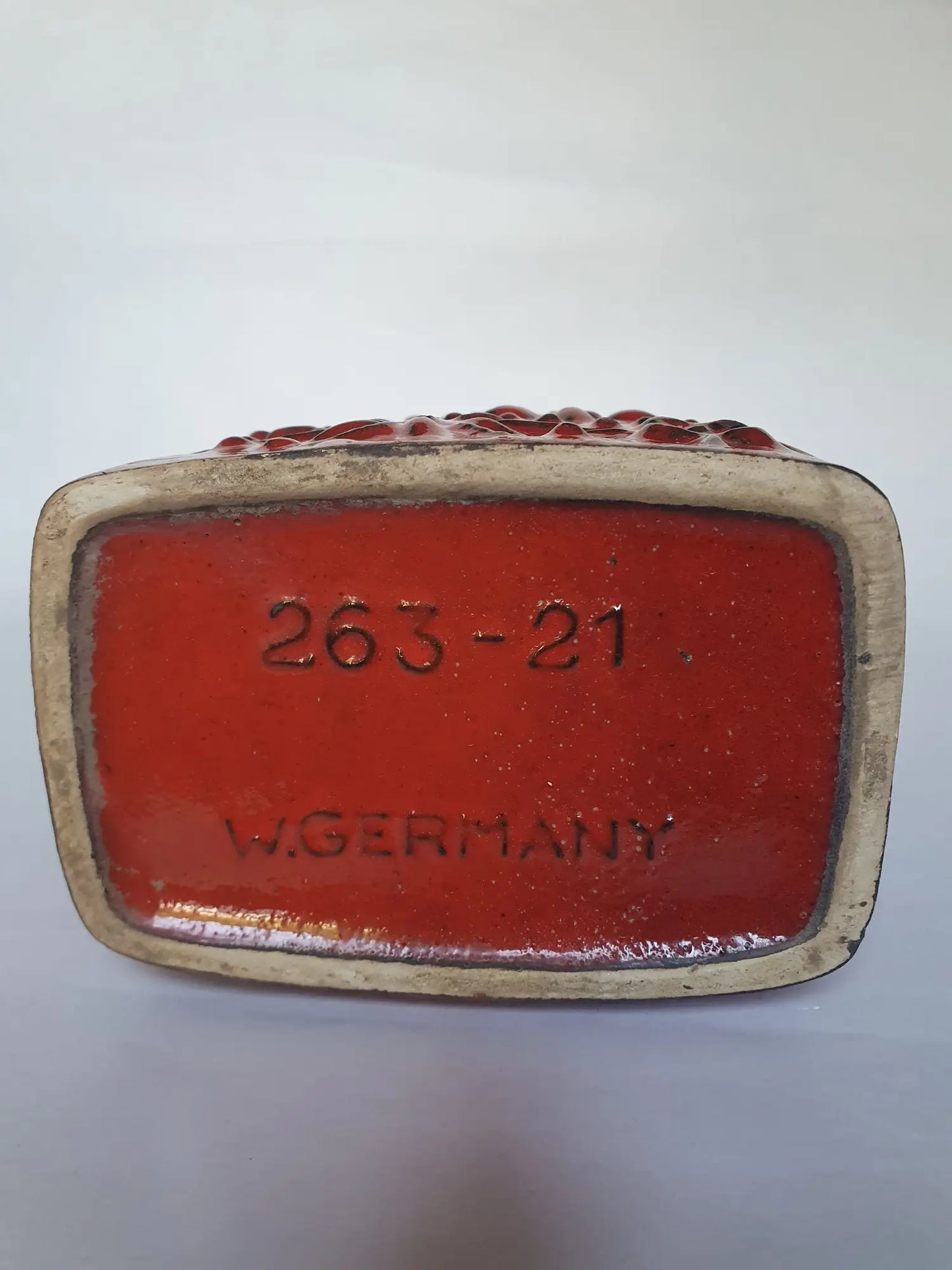 Vase-ceramique-rouge-Scheurich-Allemagne-annees-70-dessous
