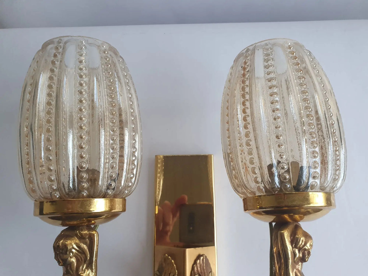 applique-murale-bronze-dore-sirenes-verre-ambre-ancienne-vintage-detail-2