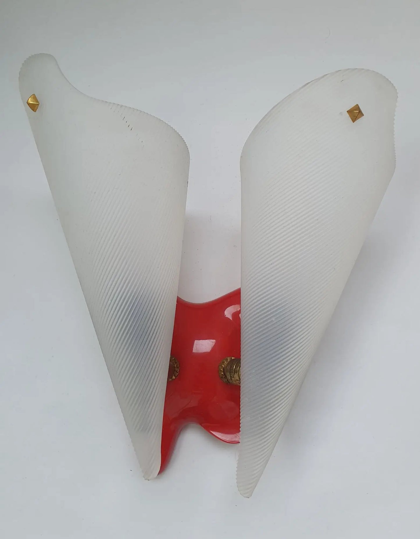 applique-murale-corne-plastique-rouge-vintage