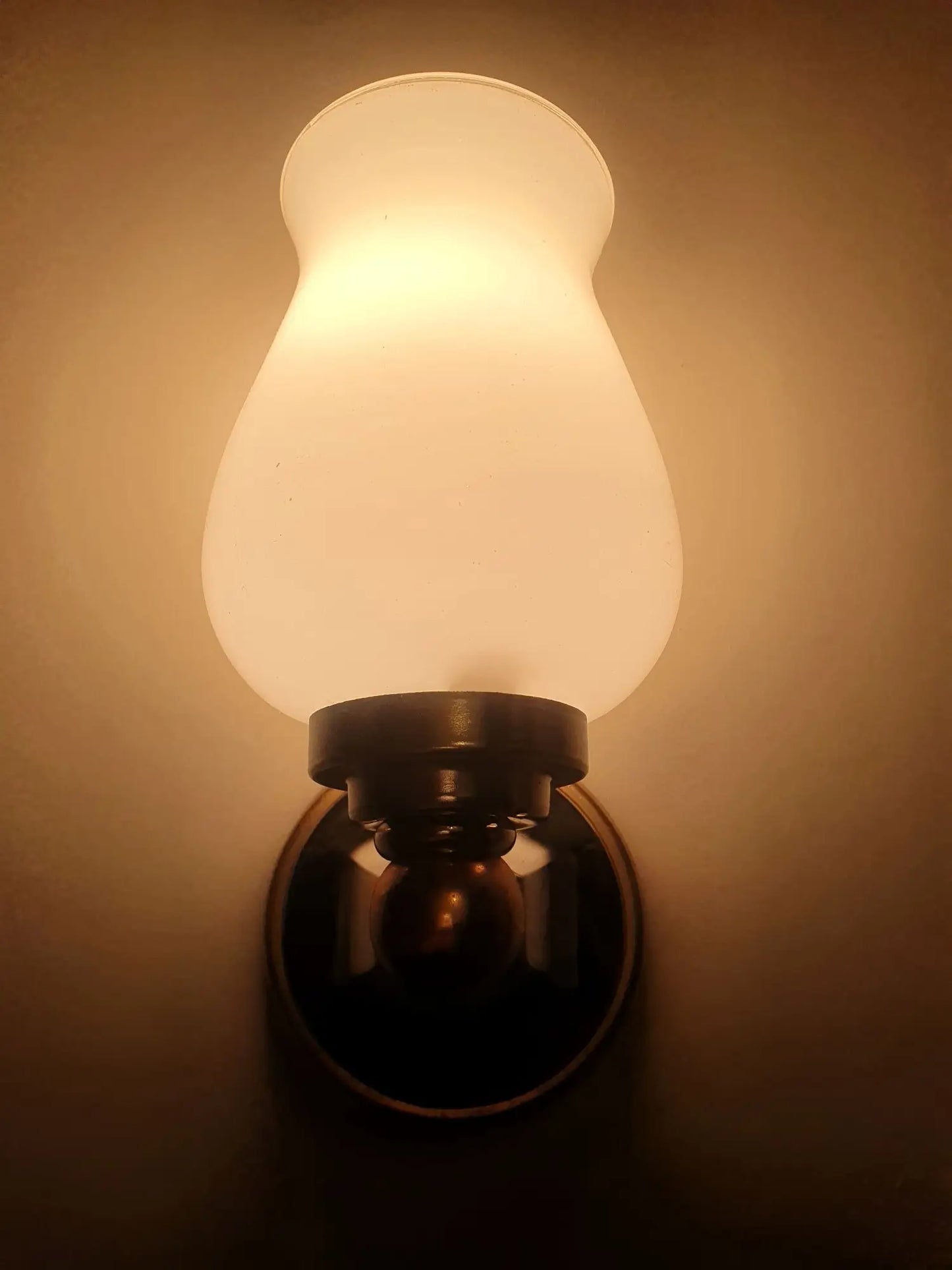 applique-murale-doree-argent-vintage-allumee-face