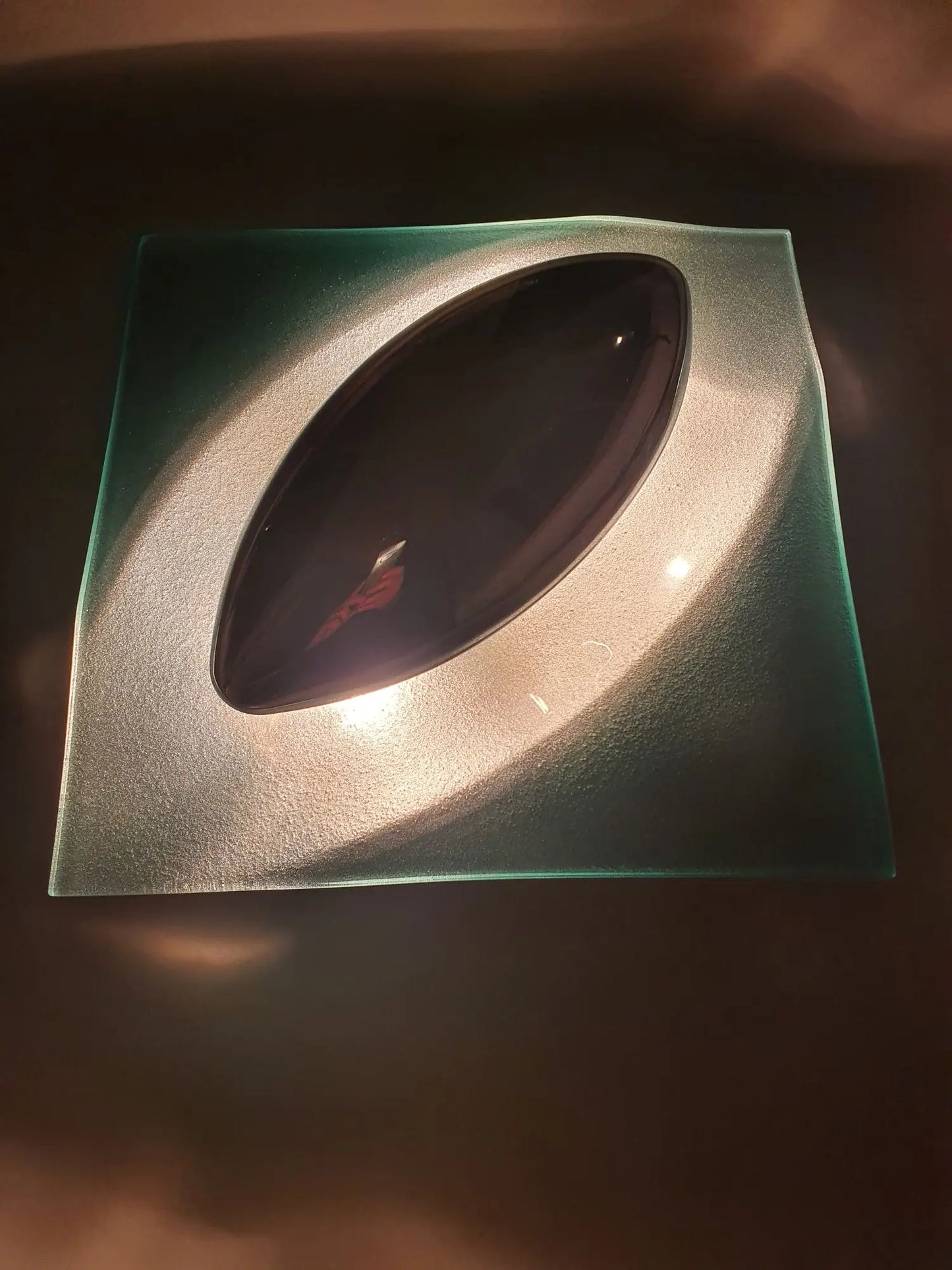 applique-murale-ufo-futuriste-allumee-dessous