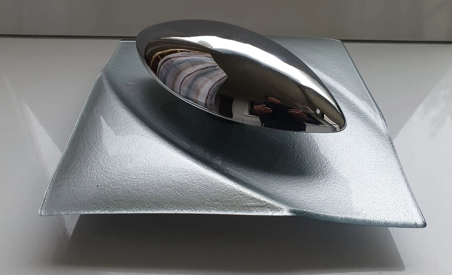 applique-murale-ufo-futuriste-cote