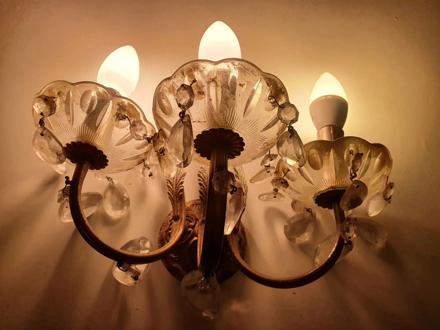 ensemble-lustre-appliques-cristal-ancien-applique-allumee-1