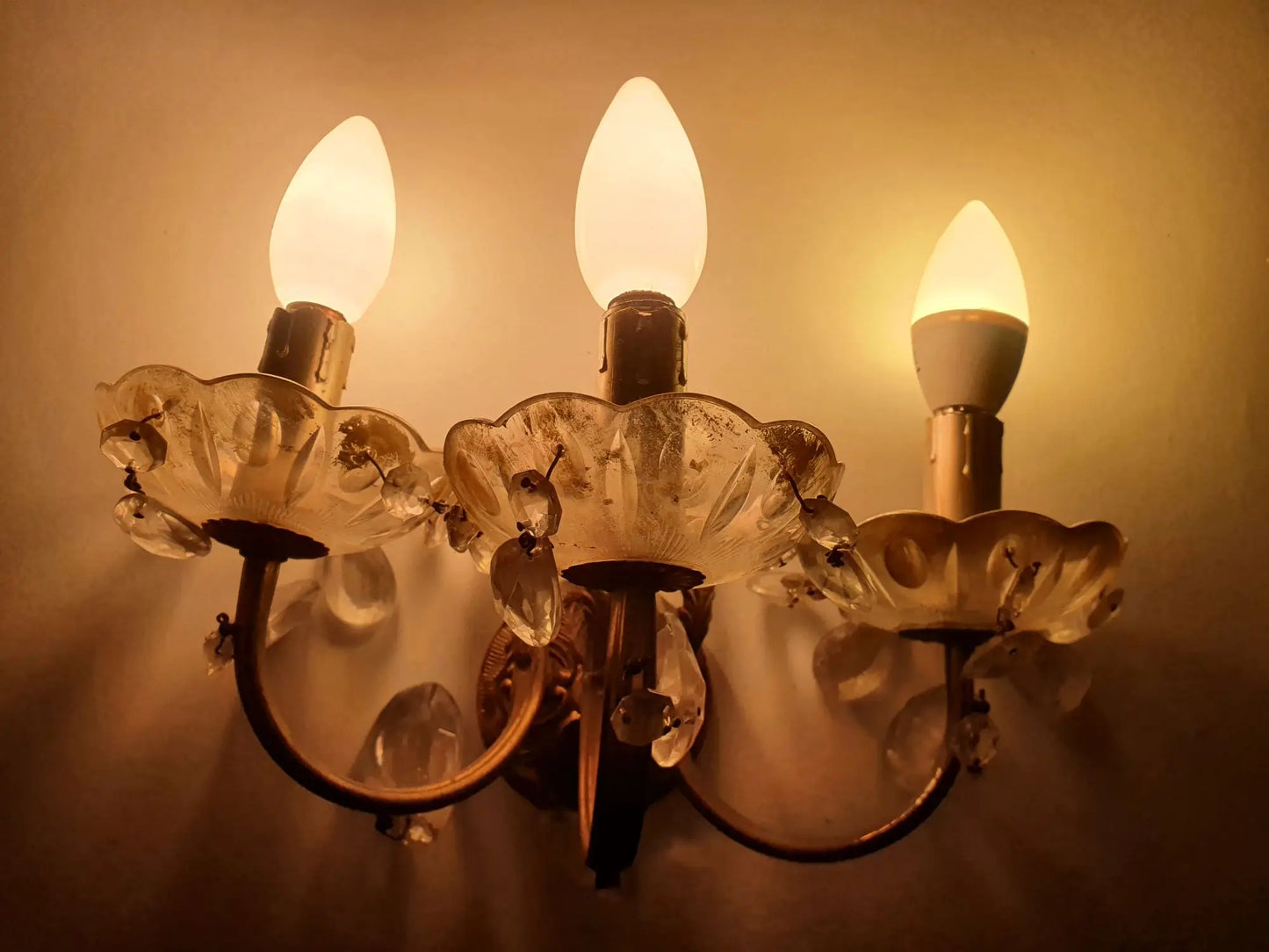 ensemble-lustre-appliques-cristal-ancien-applique-allumee-2