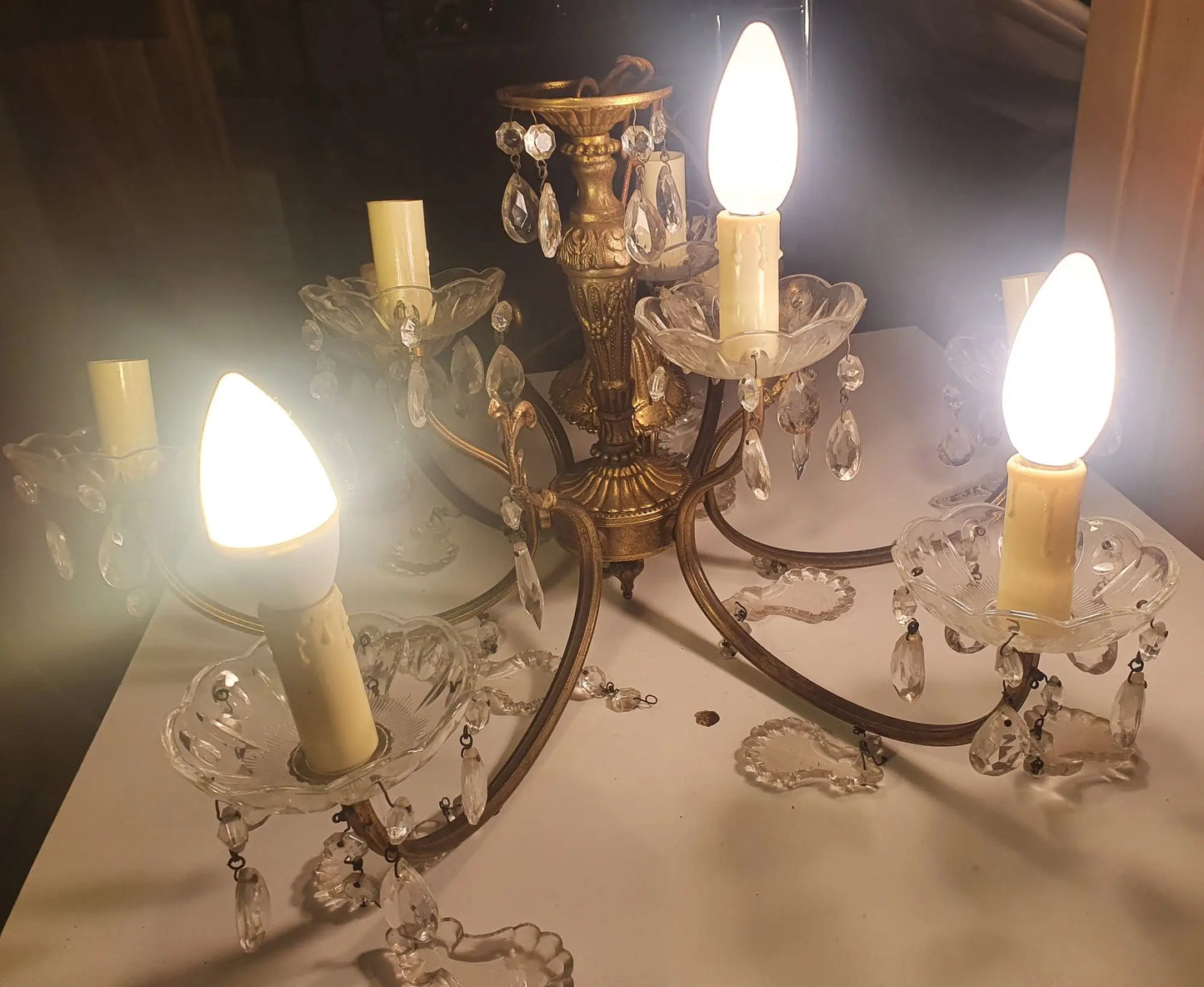 ensemble-lustre-appliques-cristal-ancien-lustre-allume