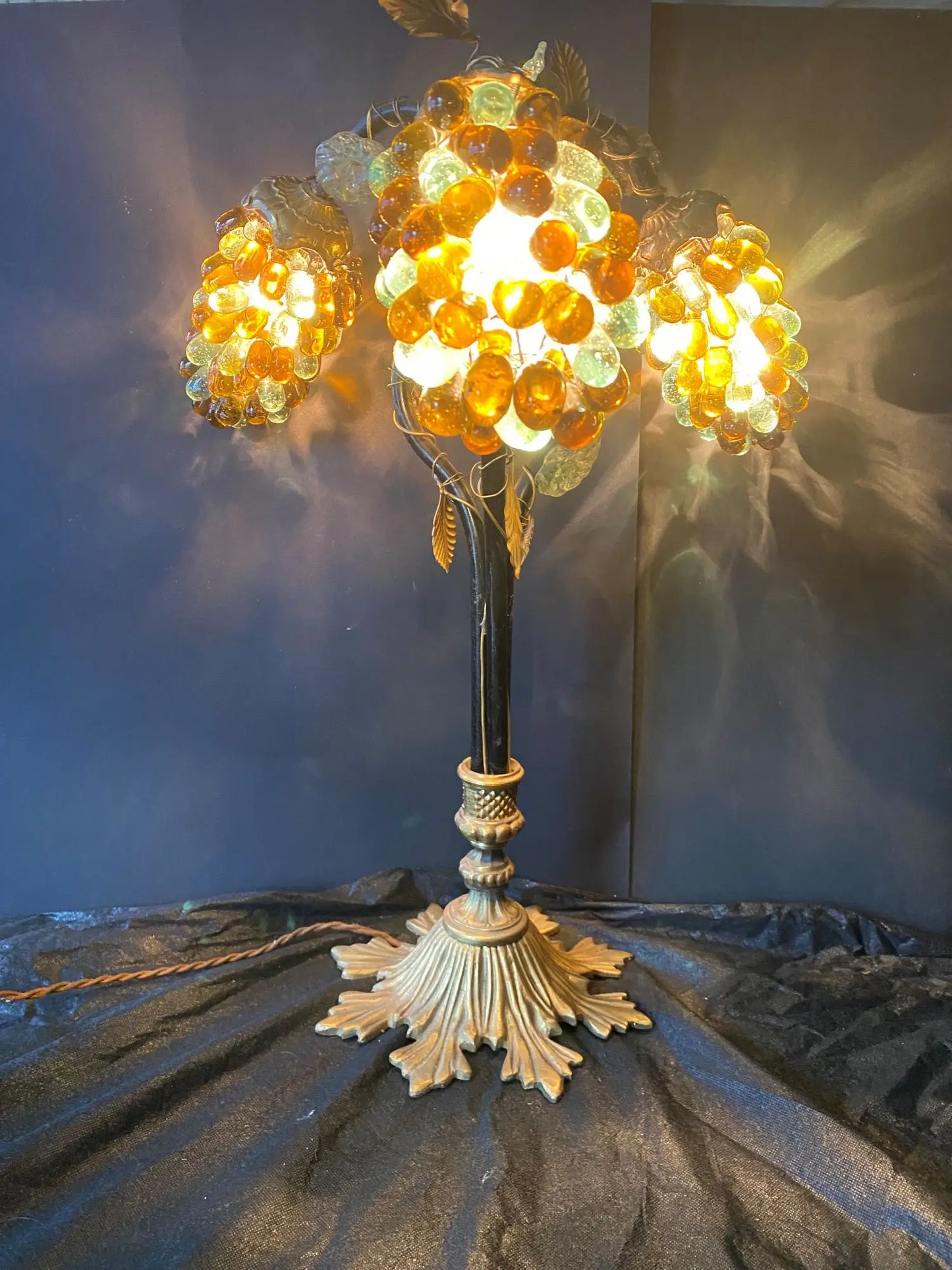 grande-lampe-poser-raisin-murano-1950-vintage-ancienne-allumee-3