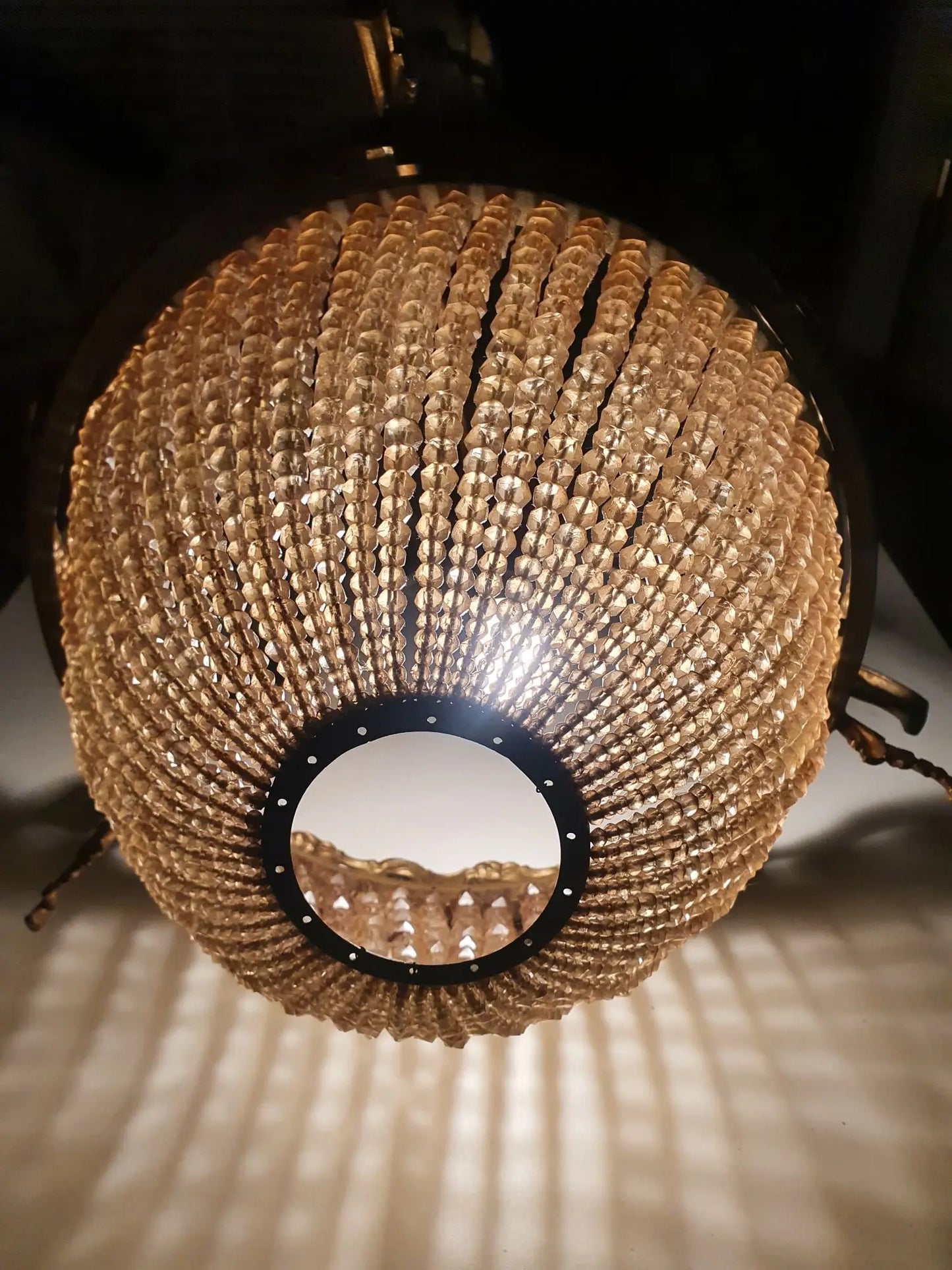 lustre-grand-dome-vintage-allumee-3