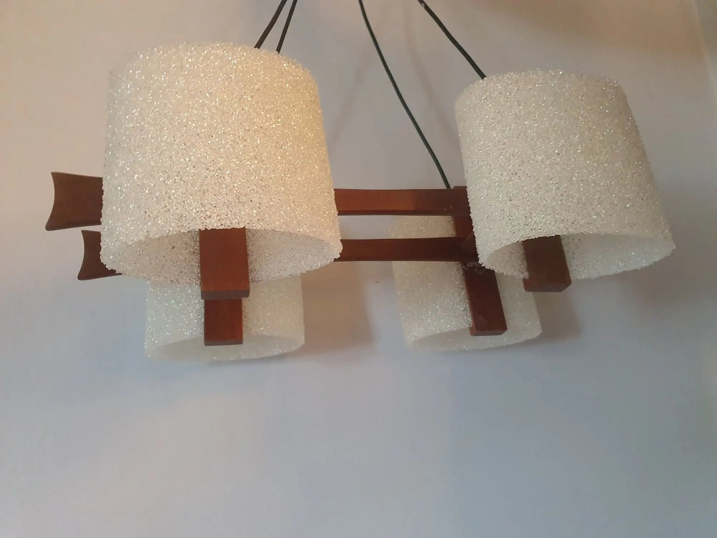 lustre-scandinave-bois-perspex-dessous