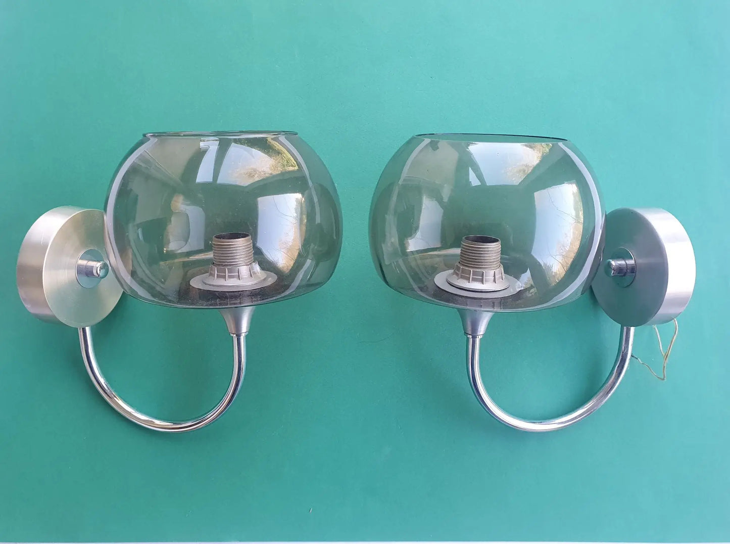 paire-appliques-murales-chromees-verre-fume-vintage-2