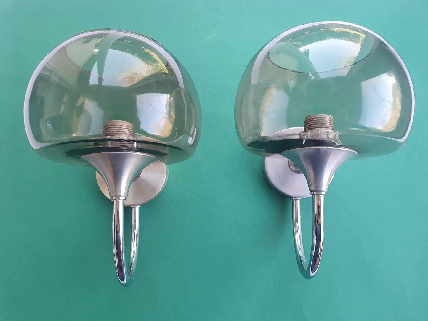 paire-appliques-murales-chromees-verre-fume-vintage-face-2
