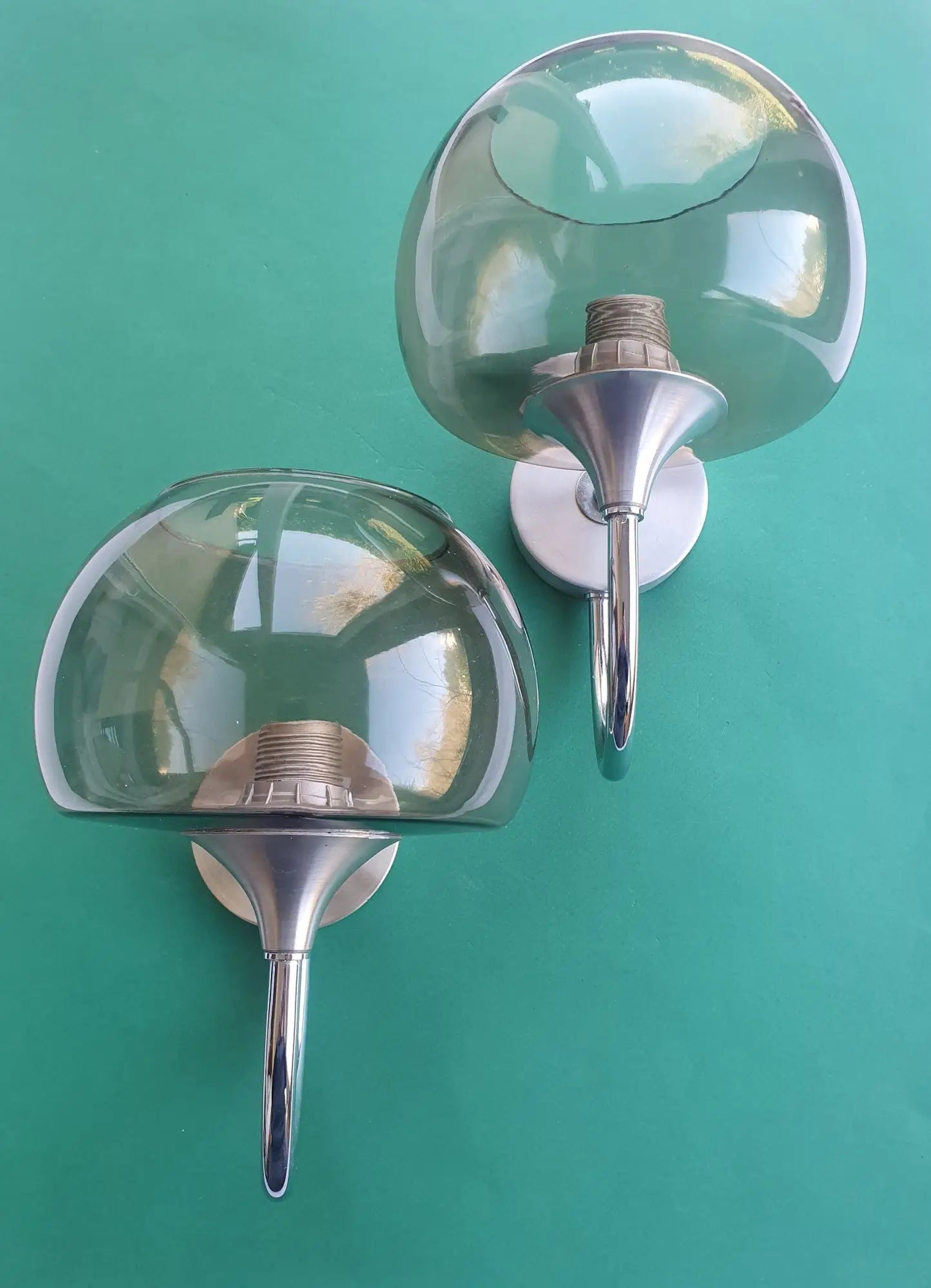 paire-appliques-murales-chromees-verre-fume-vintage-face