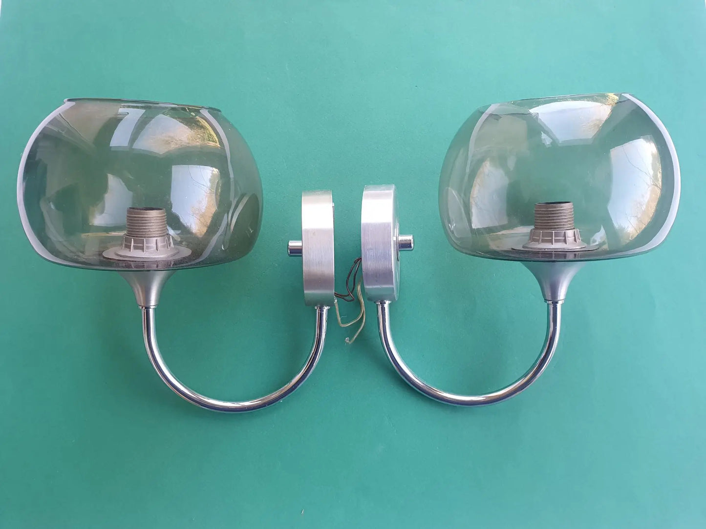 paire-appliques-murales-chromees-verre-fume-vintage
