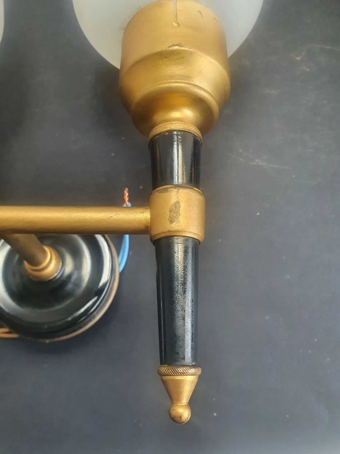 Paire d'appliques murales double lumières dorées flambeau style Empire